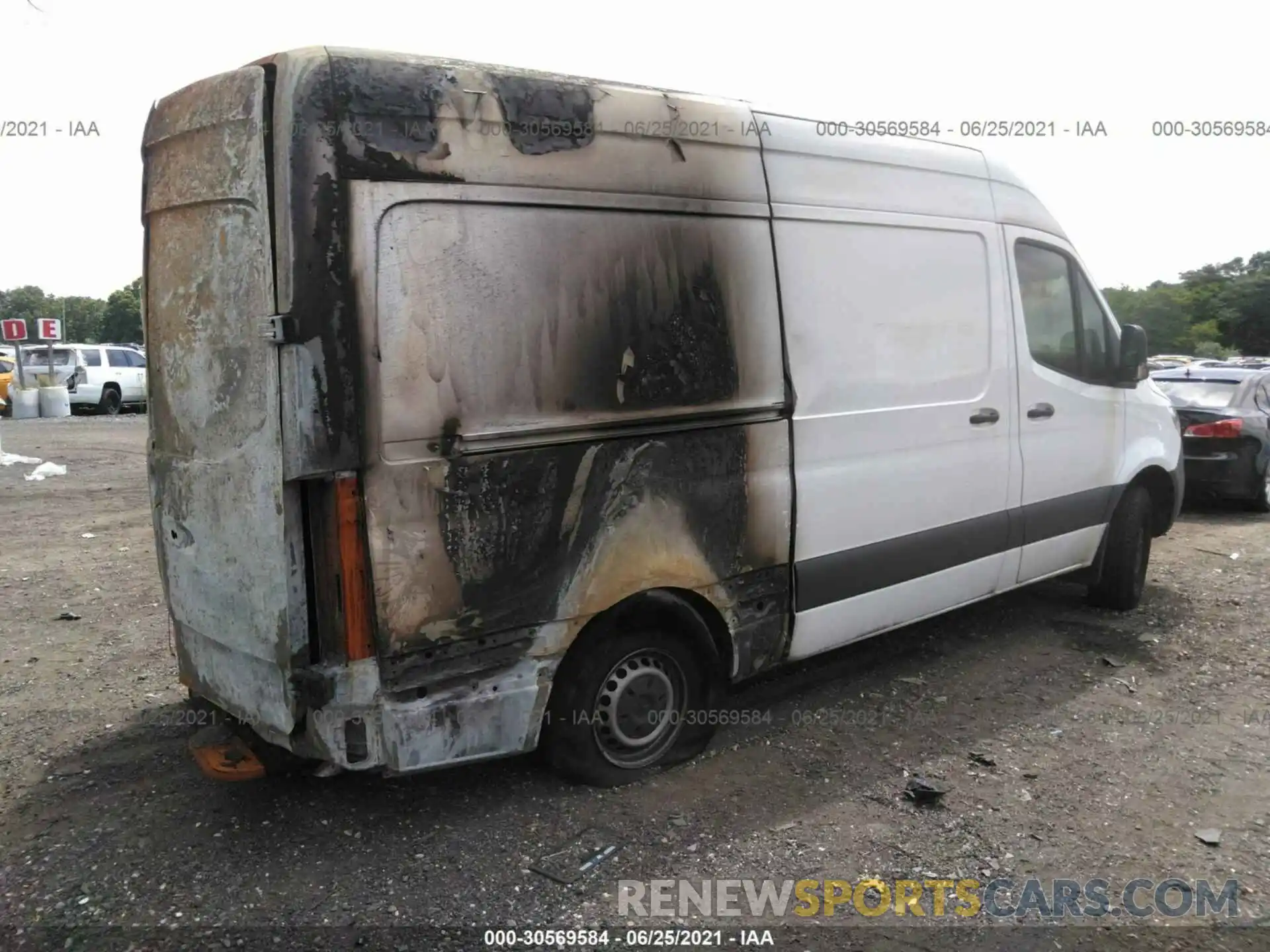 4 Photograph of a damaged car W1Y4EBHY0LP209528 MERCEDES-BENZ SPRINTER CARGO VAN 2020