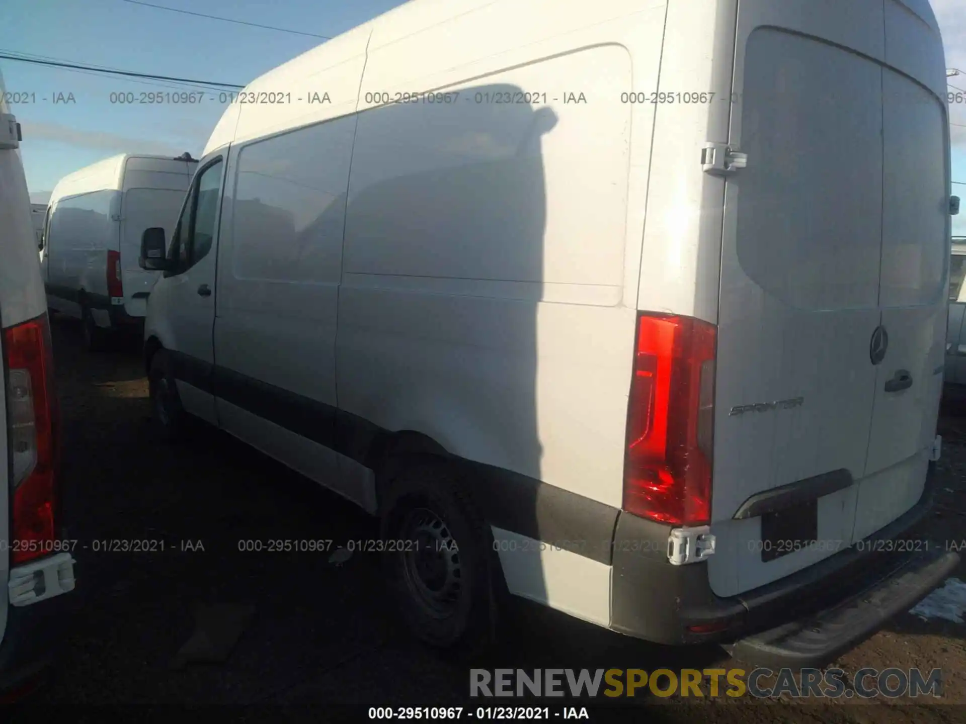 3 Фотография поврежденного автомобиля W1Y4EBHY0LT042370 MERCEDES-BENZ SPRINTER CARGO VAN 2020