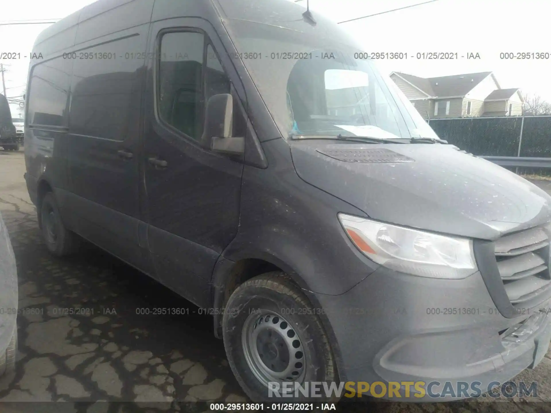 1 Фотография поврежденного автомобиля W1Y4EBHY0LT042885 MERCEDES-BENZ SPRINTER CARGO VAN 2020