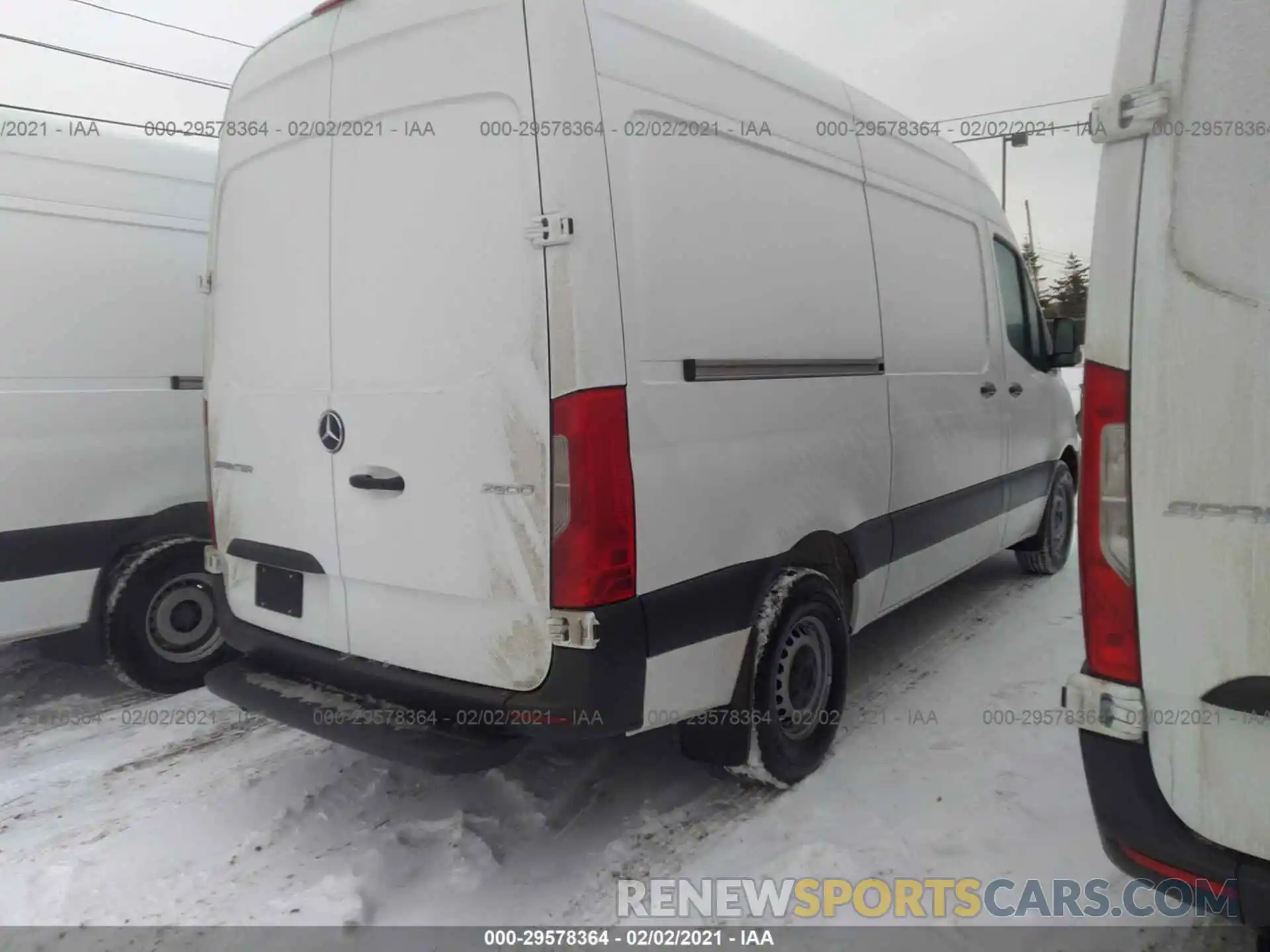 4 Фотография поврежденного автомобиля W1Y4EBHY1LT042667 MERCEDES-BENZ SPRINTER CARGO VAN 2020