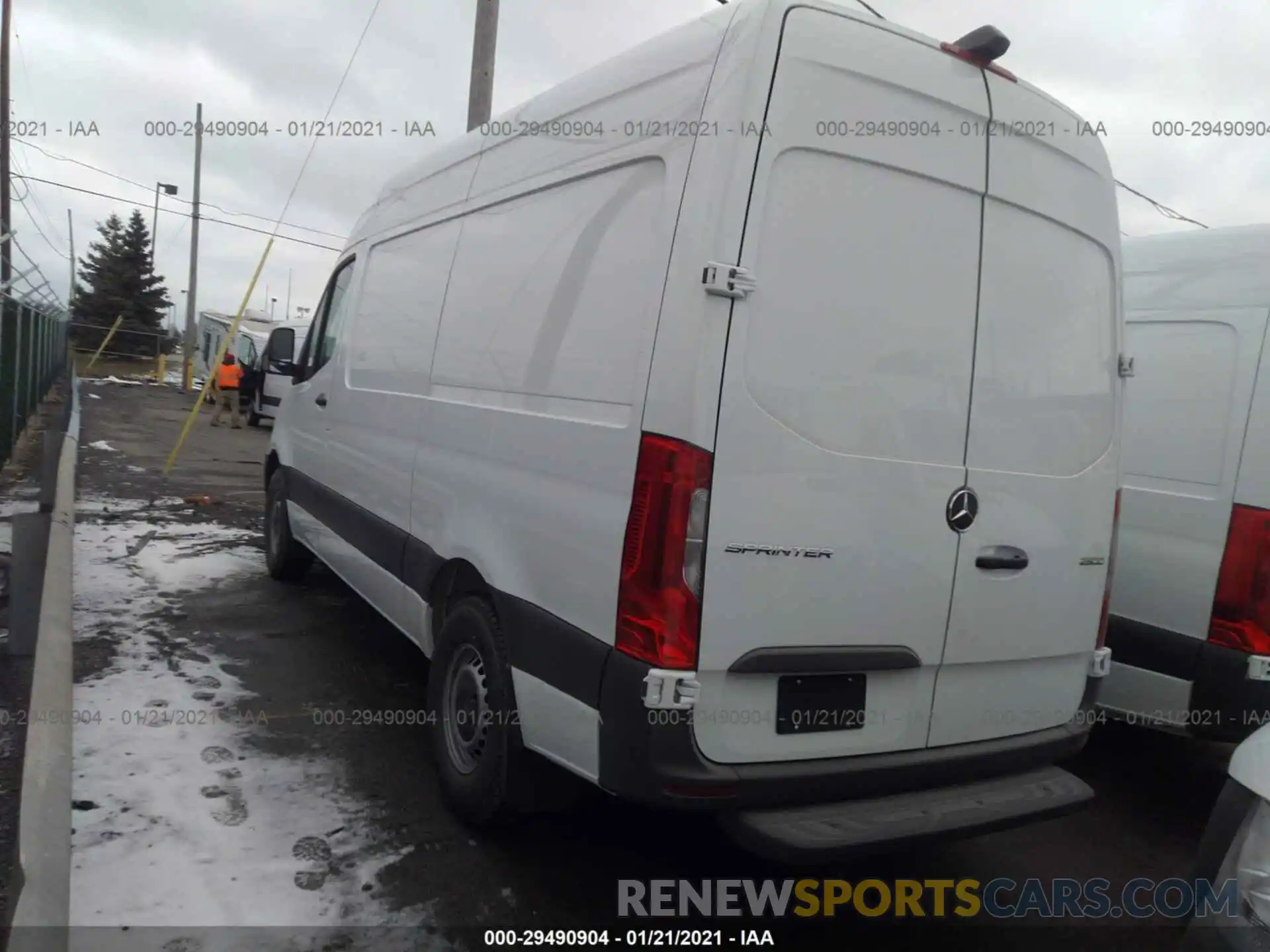 3 Фотография поврежденного автомобиля W1Y4EBHY1LT042958 MERCEDES-BENZ SPRINTER CARGO VAN 2020