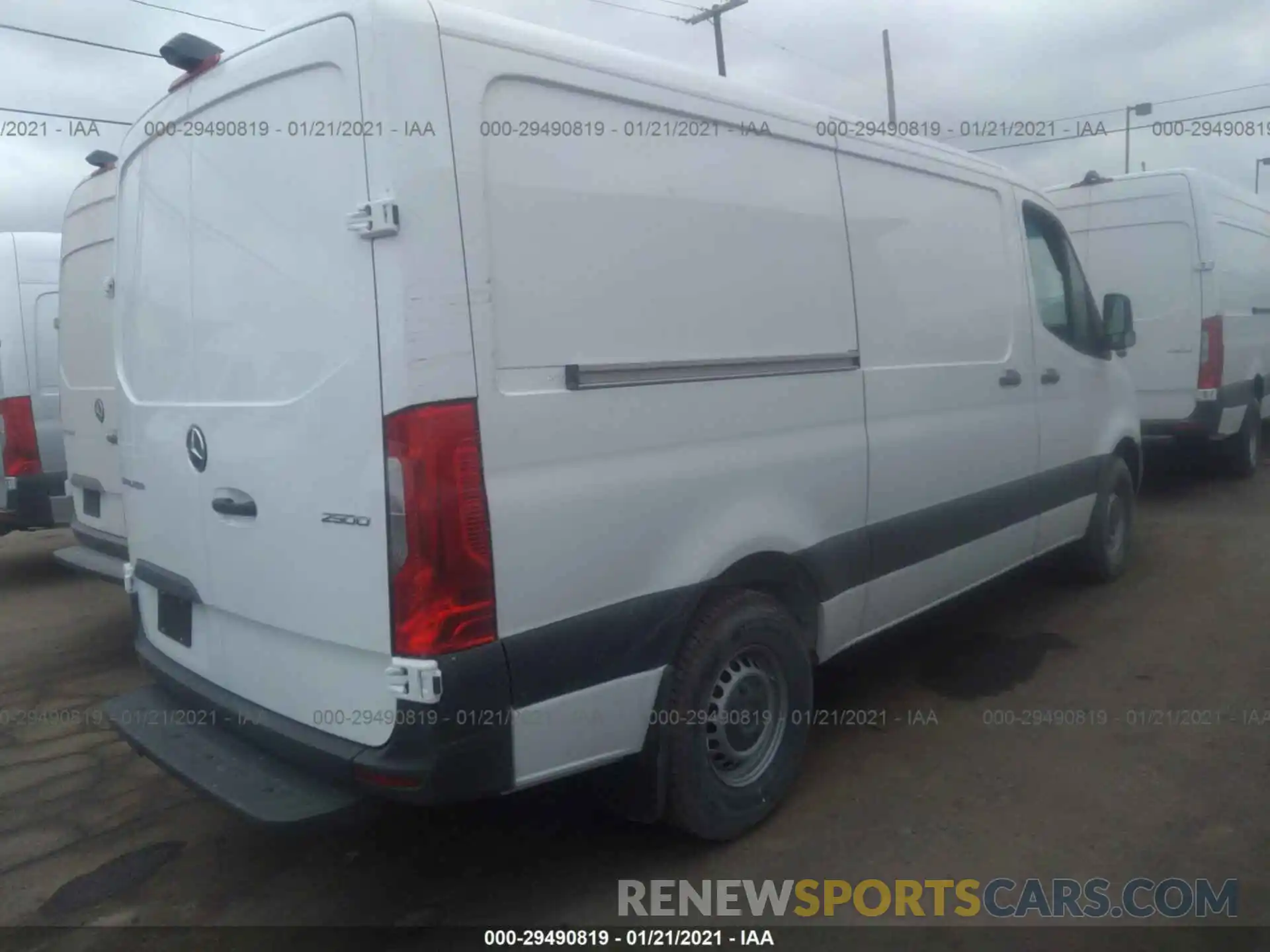 4 Фотография поврежденного автомобиля W1Y4EBHY1LT043625 MERCEDES-BENZ SPRINTER CARGO VAN 2020