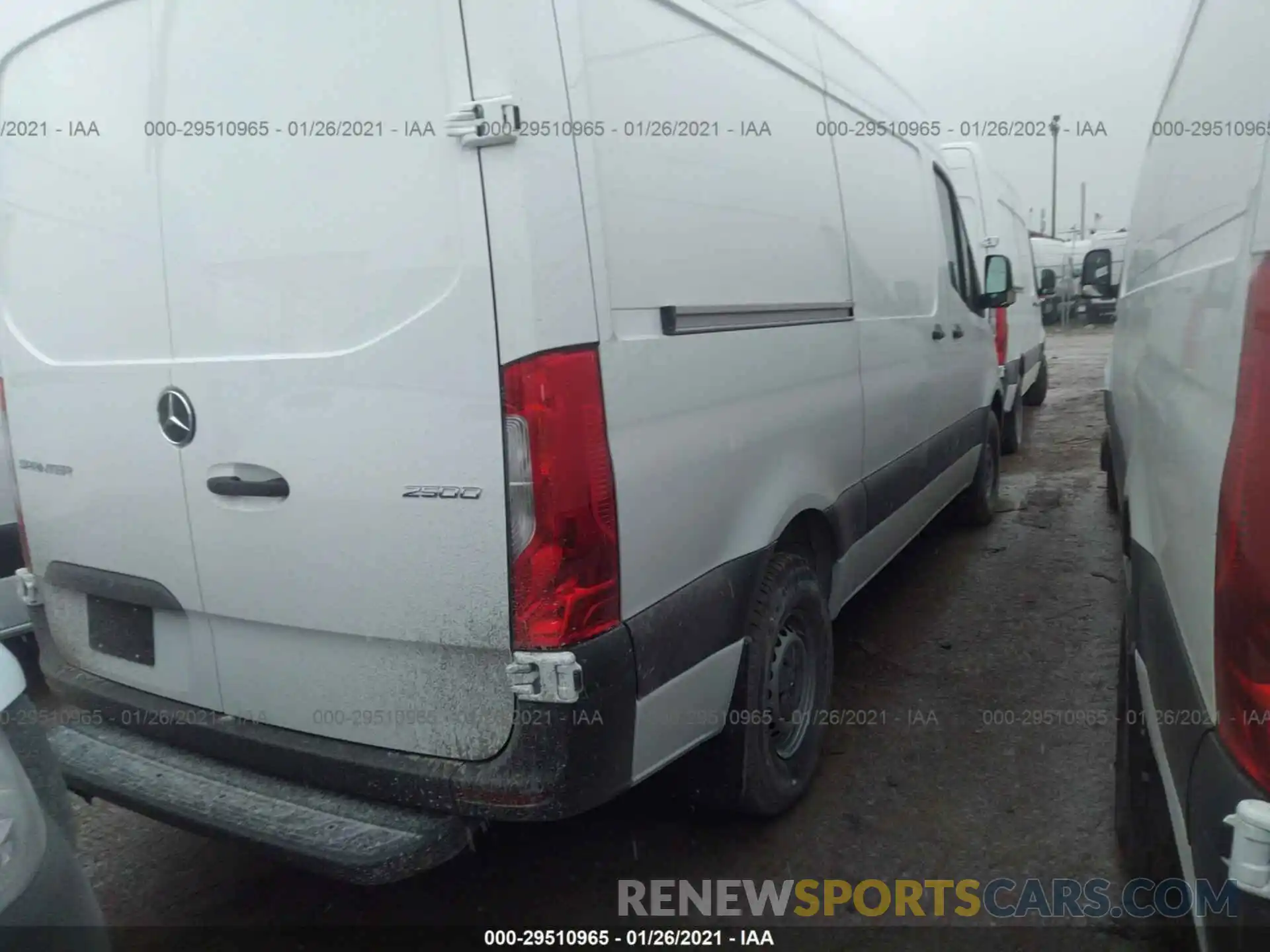 4 Фотография поврежденного автомобиля W1Y4EBHY5LT042381 MERCEDES-BENZ SPRINTER CARGO VAN 2020