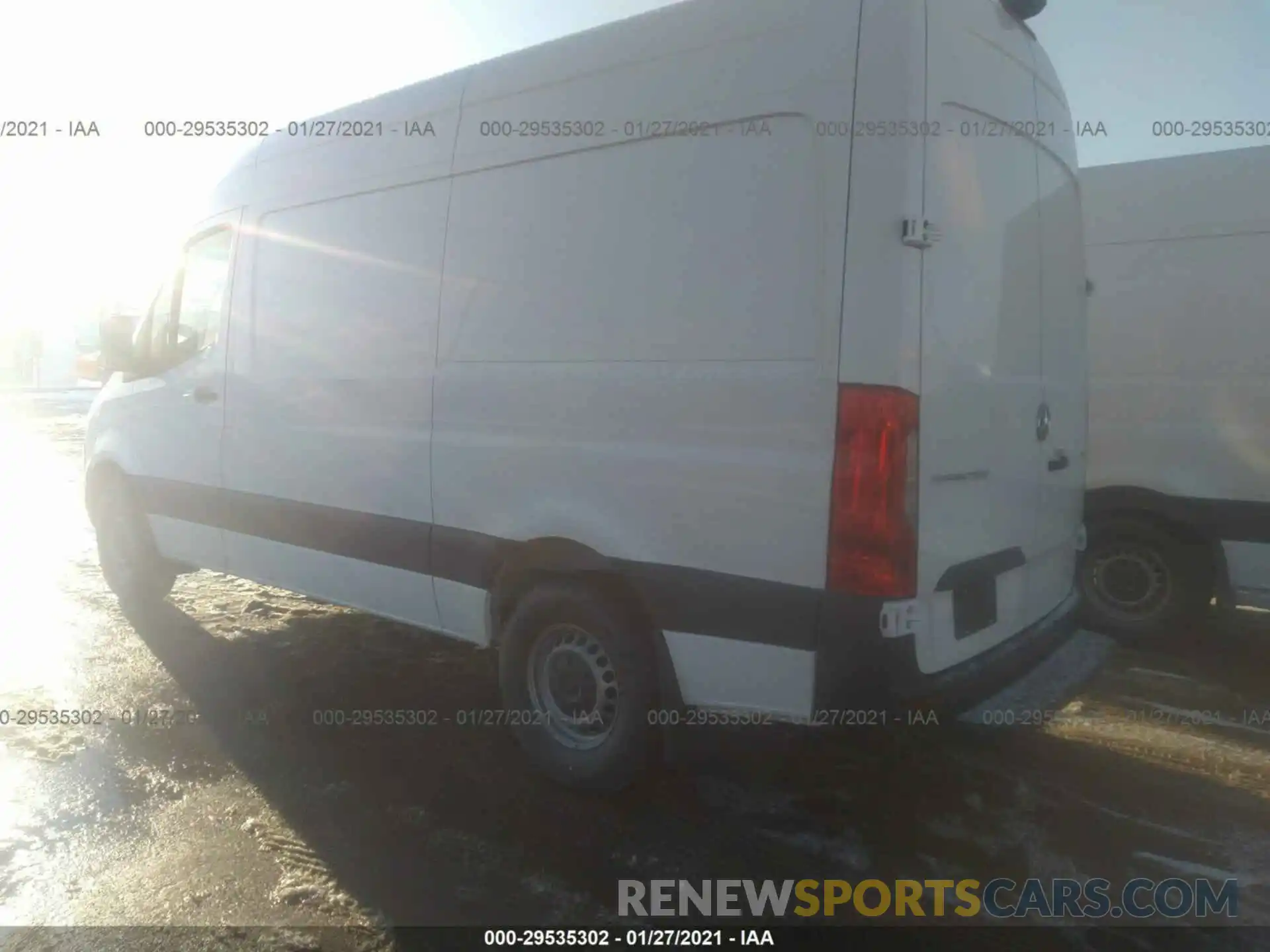 3 Фотография поврежденного автомобиля W1Y4EBHY5LT043496 MERCEDES-BENZ SPRINTER CARGO VAN 2020