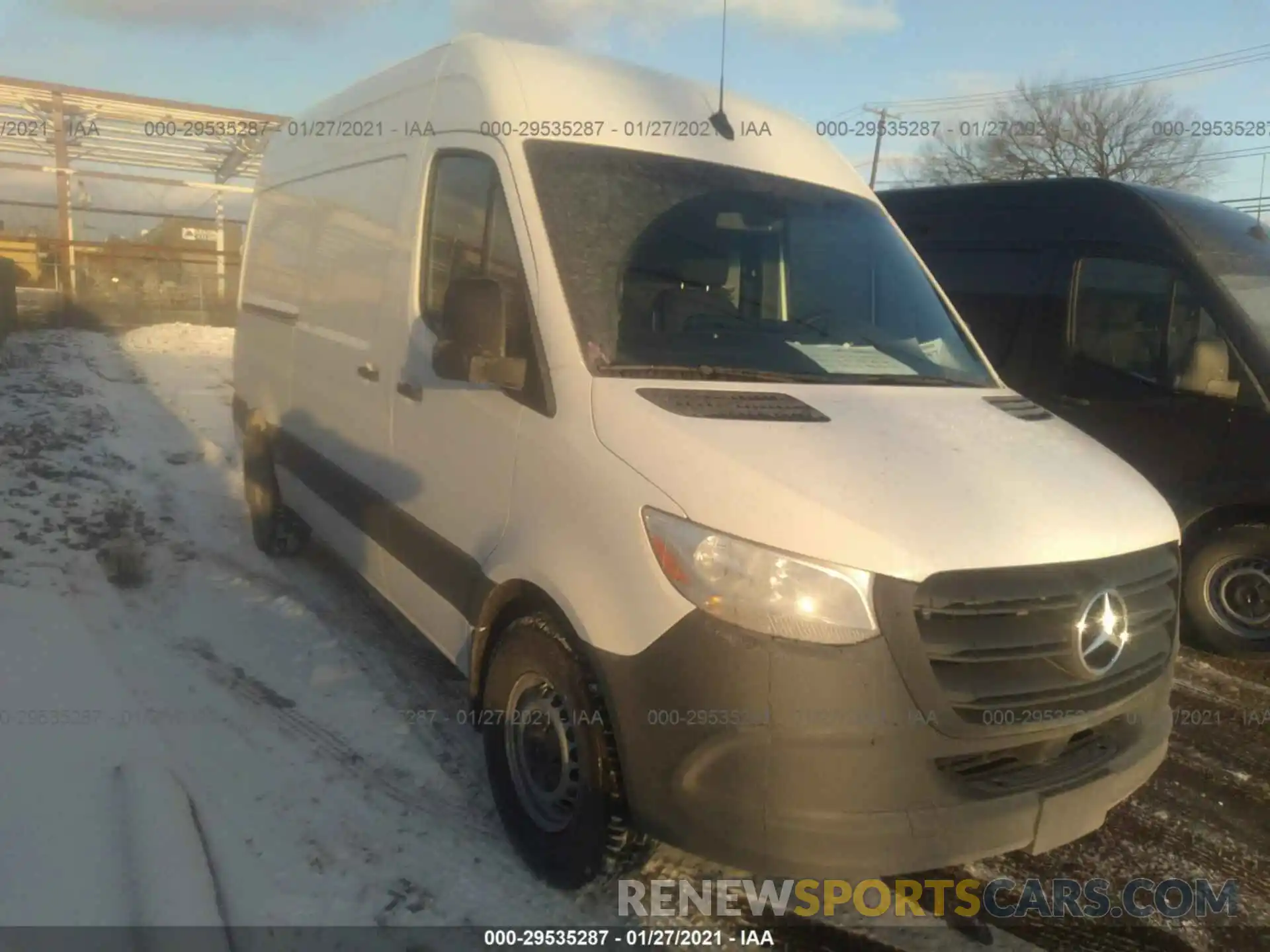 1 Фотография поврежденного автомобиля W1Y4EBHY5LT043658 MERCEDES-BENZ SPRINTER CARGO VAN 2020