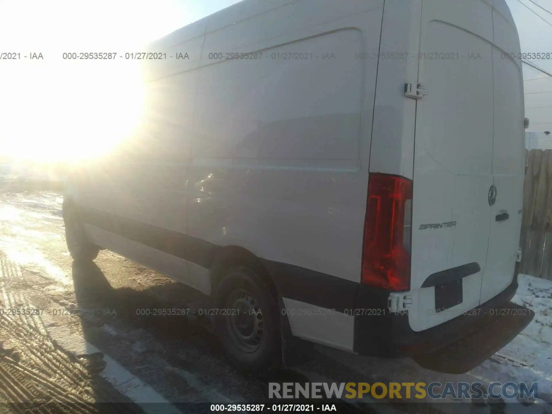 3 Фотография поврежденного автомобиля W1Y4EBHY5LT043658 MERCEDES-BENZ SPRINTER CARGO VAN 2020