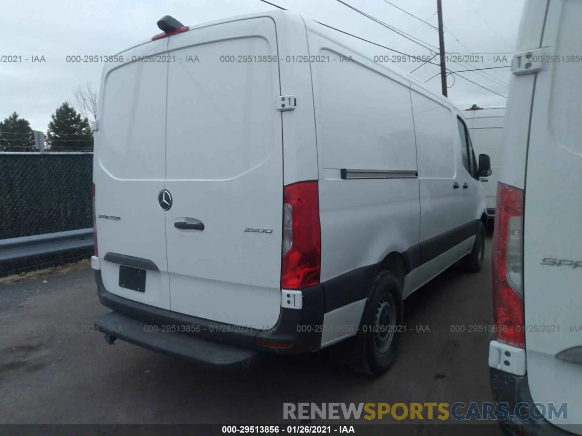 4 Фотография поврежденного автомобиля W1Y4EBHY6LT042373 MERCEDES-BENZ SPRINTER CARGO VAN 2020