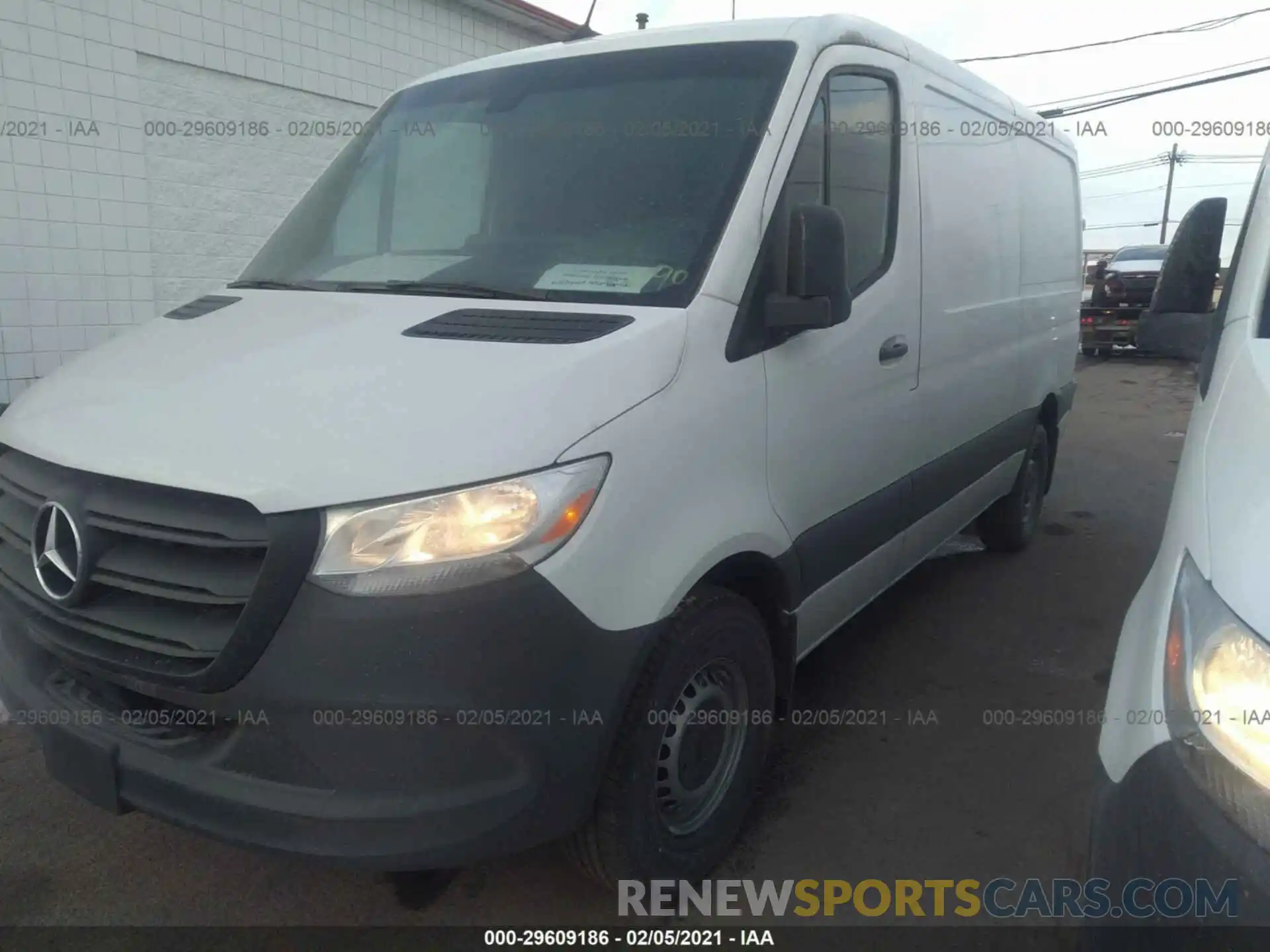 2 Фотография поврежденного автомобиля W1Y4EBHY6LT043376 MERCEDES-BENZ SPRINTER CARGO VAN 2020