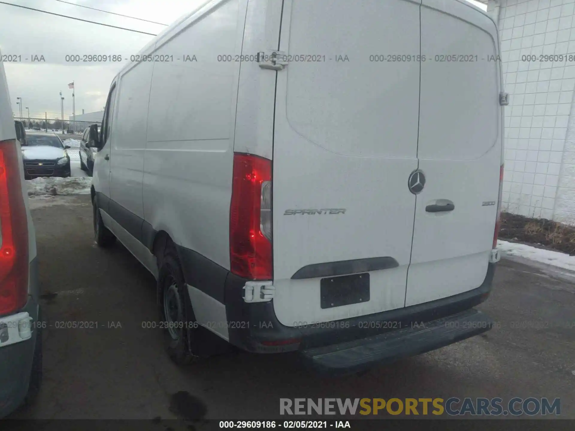 3 Фотография поврежденного автомобиля W1Y4EBHY6LT043376 MERCEDES-BENZ SPRINTER CARGO VAN 2020