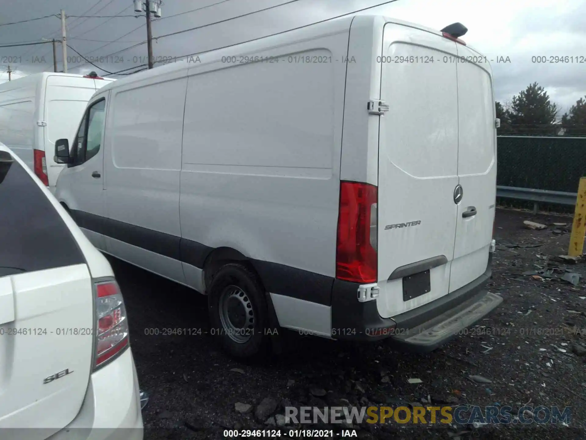 3 Фотография поврежденного автомобиля W1Y4EBHY7LT042382 MERCEDES-BENZ SPRINTER CARGO VAN 2020