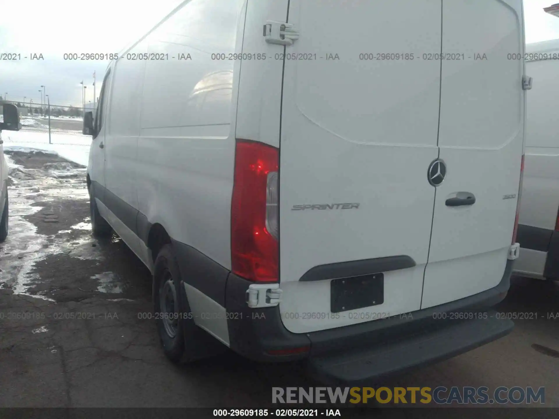 3 Фотография поврежденного автомобиля W1Y4EBHY7LT043192 MERCEDES-BENZ SPRINTER CARGO VAN 2020