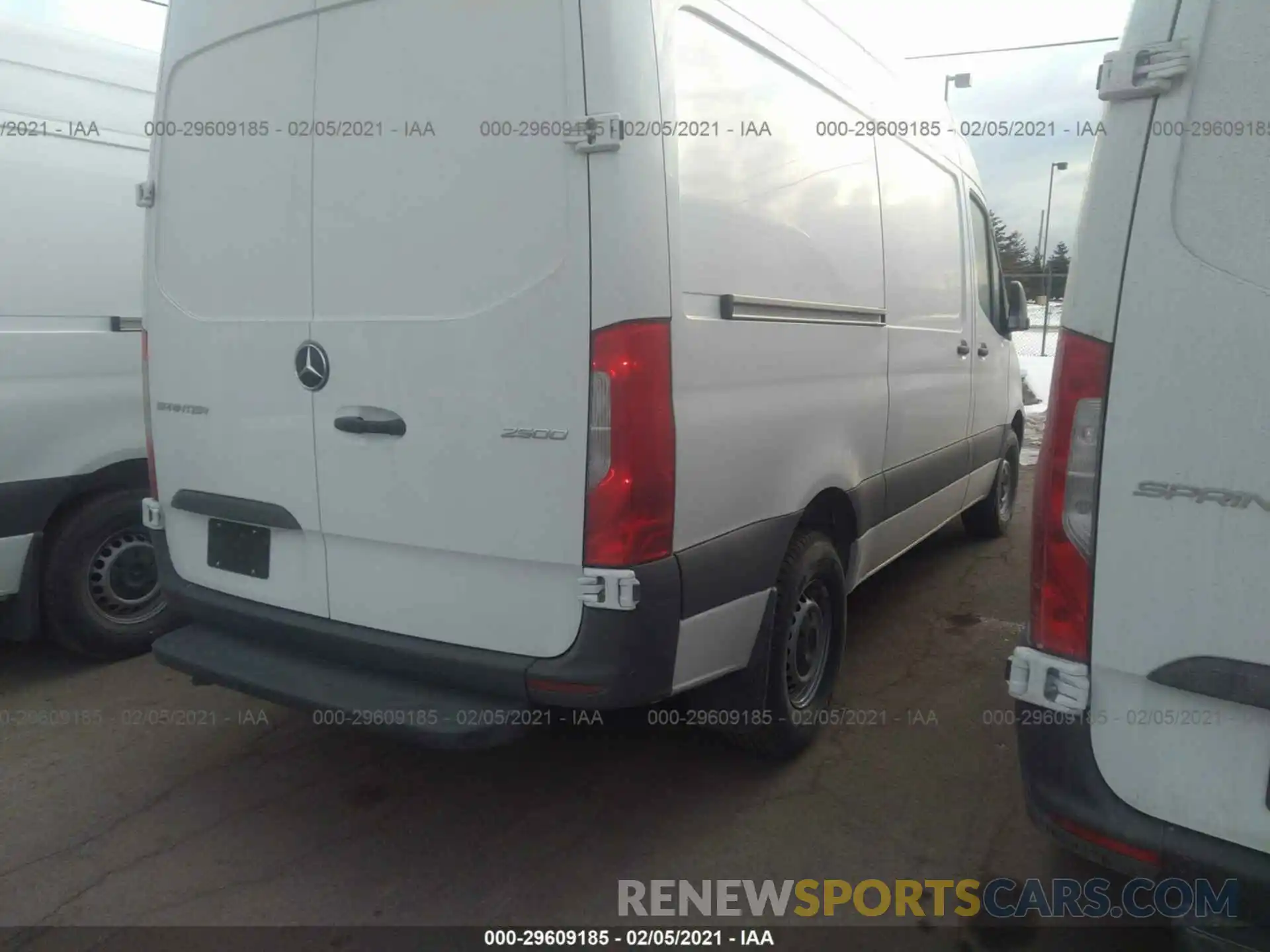 4 Фотография поврежденного автомобиля W1Y4EBHY7LT043192 MERCEDES-BENZ SPRINTER CARGO VAN 2020