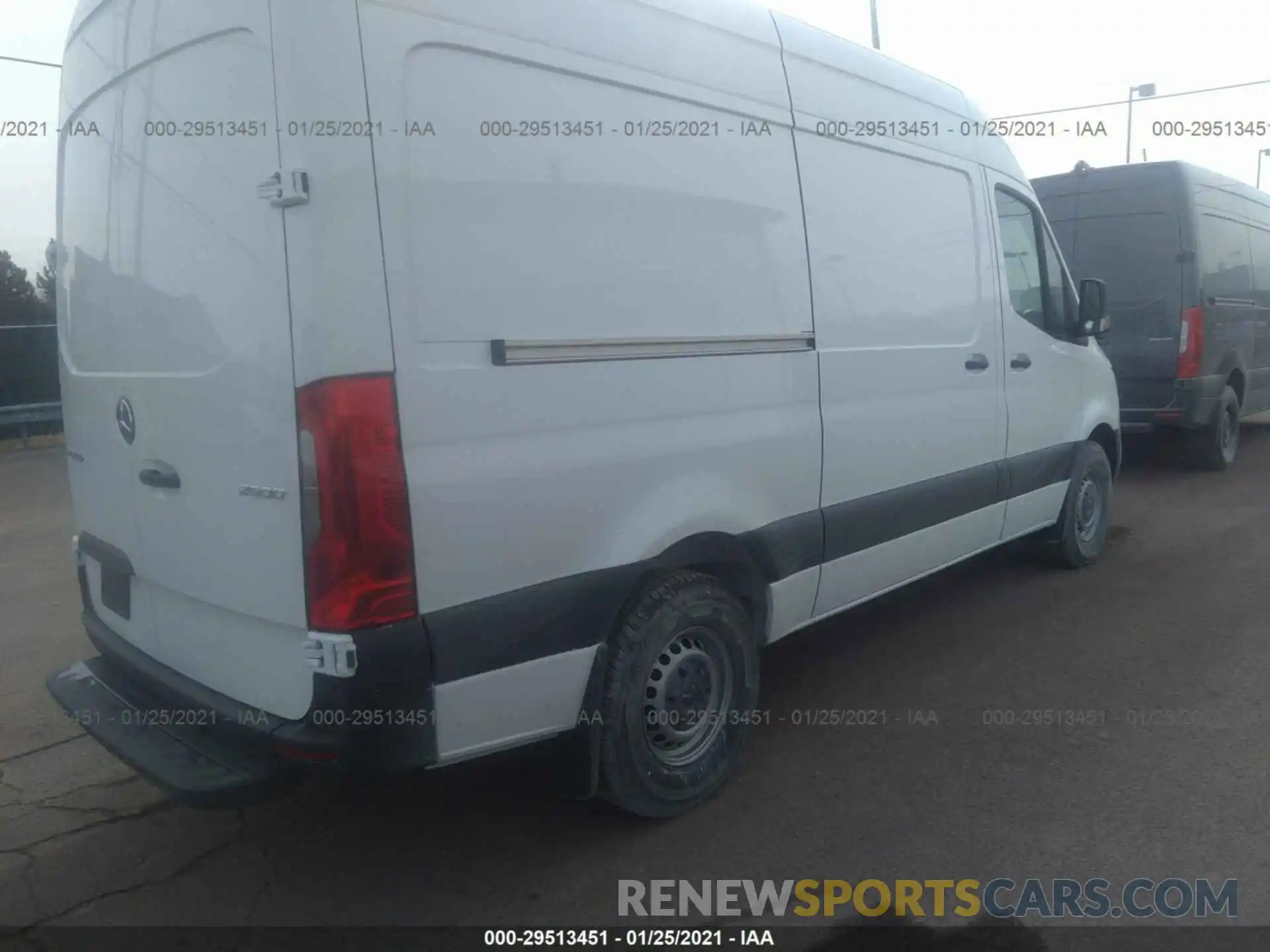 4 Фотография поврежденного автомобиля W1Y4EBHY7LT043385 MERCEDES-BENZ SPRINTER CARGO VAN 2020