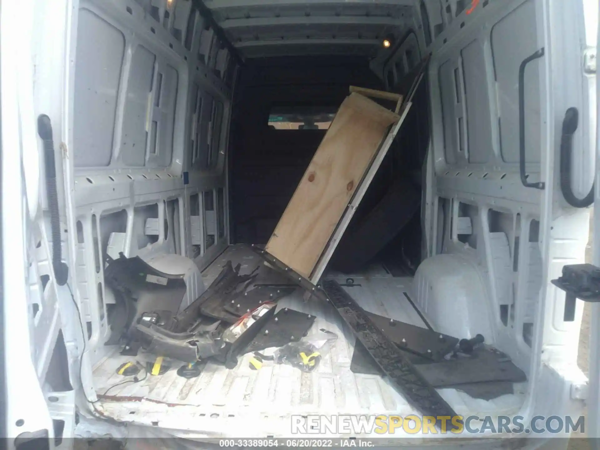 8 Photograph of a damaged car W1Y4EBHYXLT026077 MERCEDES-BENZ SPRINTER CARGO VAN 2020