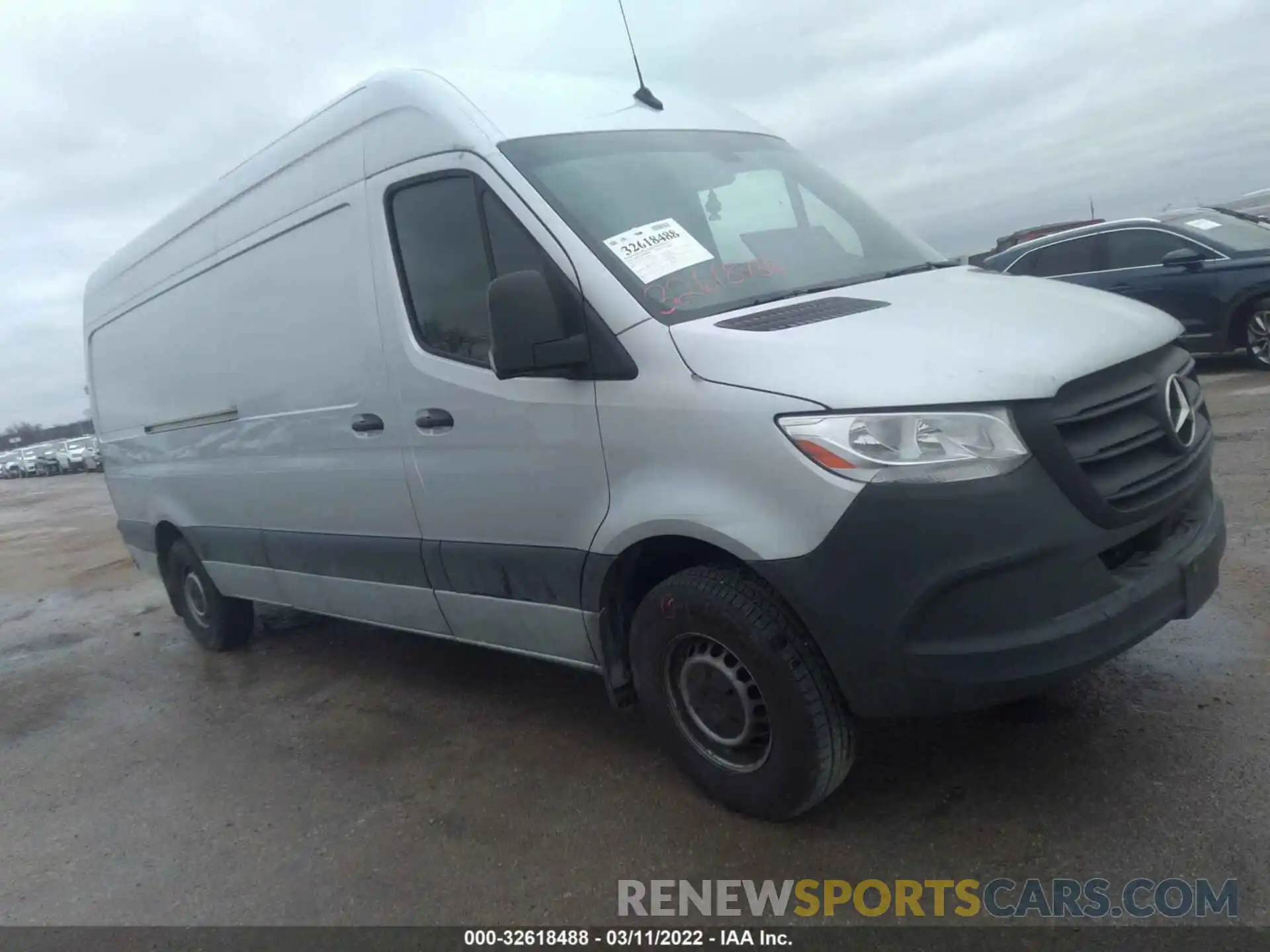 1 Фотография поврежденного автомобиля W1Y4ECHY1LT026023 MERCEDES-BENZ SPRINTER CARGO VAN 2020