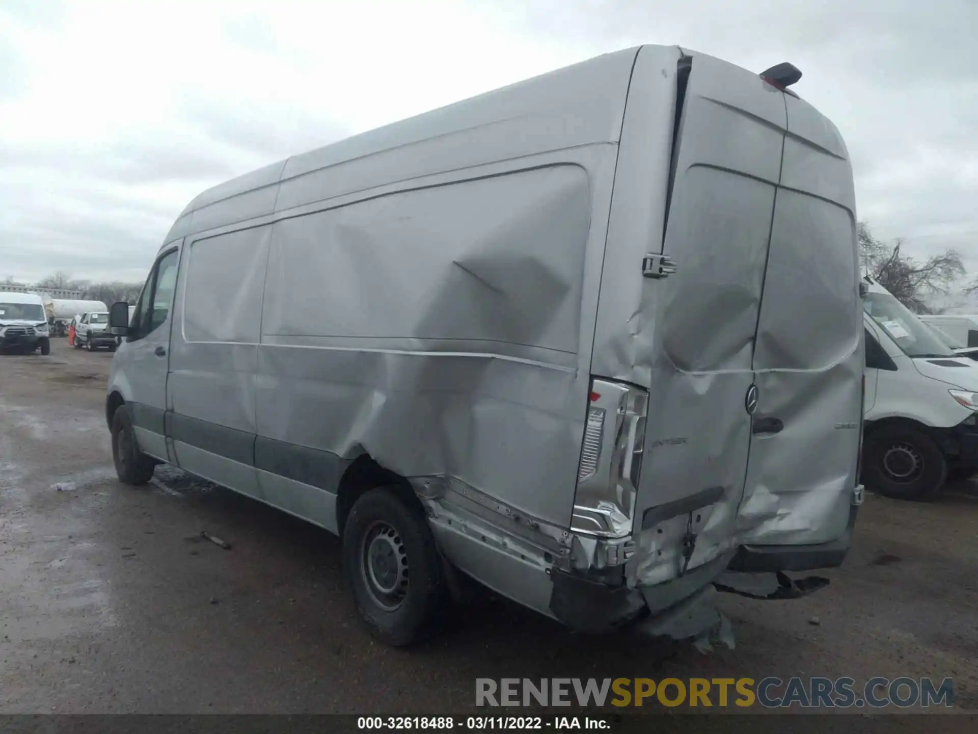 3 Фотография поврежденного автомобиля W1Y4ECHY1LT026023 MERCEDES-BENZ SPRINTER CARGO VAN 2020