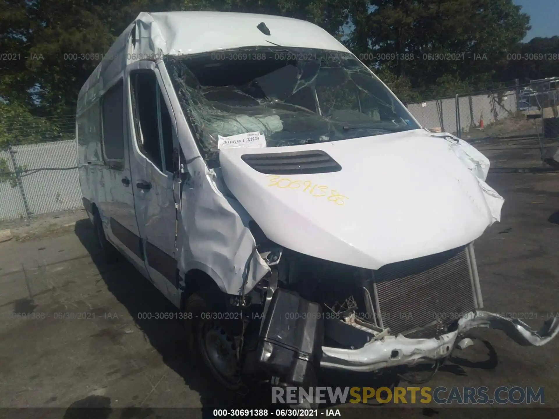 1 Фотография поврежденного автомобиля W1Y4ECHY7LP249918 MERCEDES-BENZ SPRINTER CARGO VAN 2020