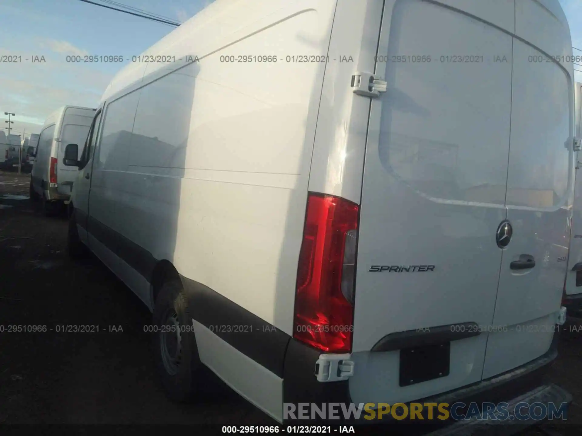 3 Фотография поврежденного автомобиля W1Y4ECHYXLT042463 MERCEDES-BENZ SPRINTER CARGO VAN 2020