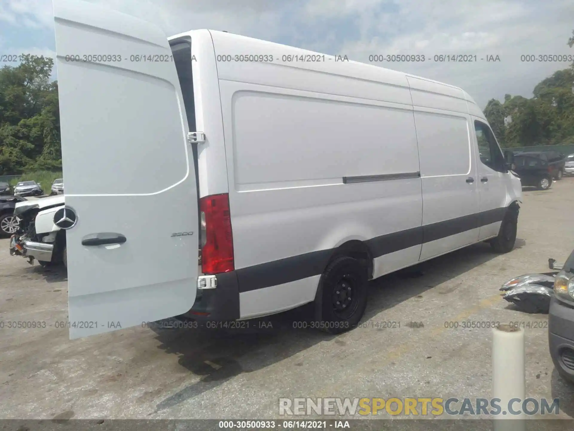 4 Photograph of a damaged car W1Y5ECHY7LT039427 MERCEDES-BENZ SPRINTER CARGO VAN 2020