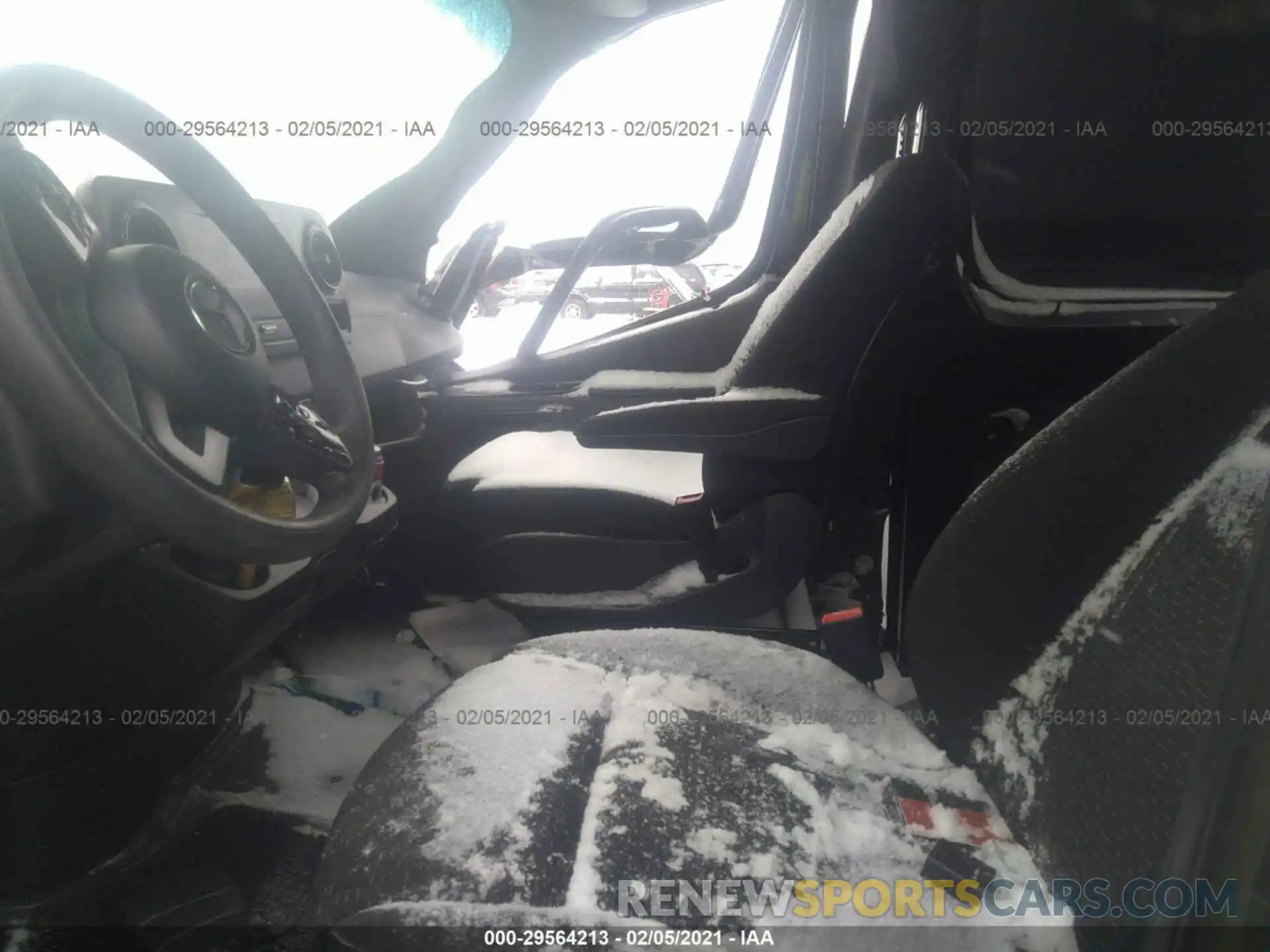 5 Photograph of a damaged car WDZPF0CD1KP023356 MERCEDES-BENZ SPRINTER PASSENGER VAN 2019