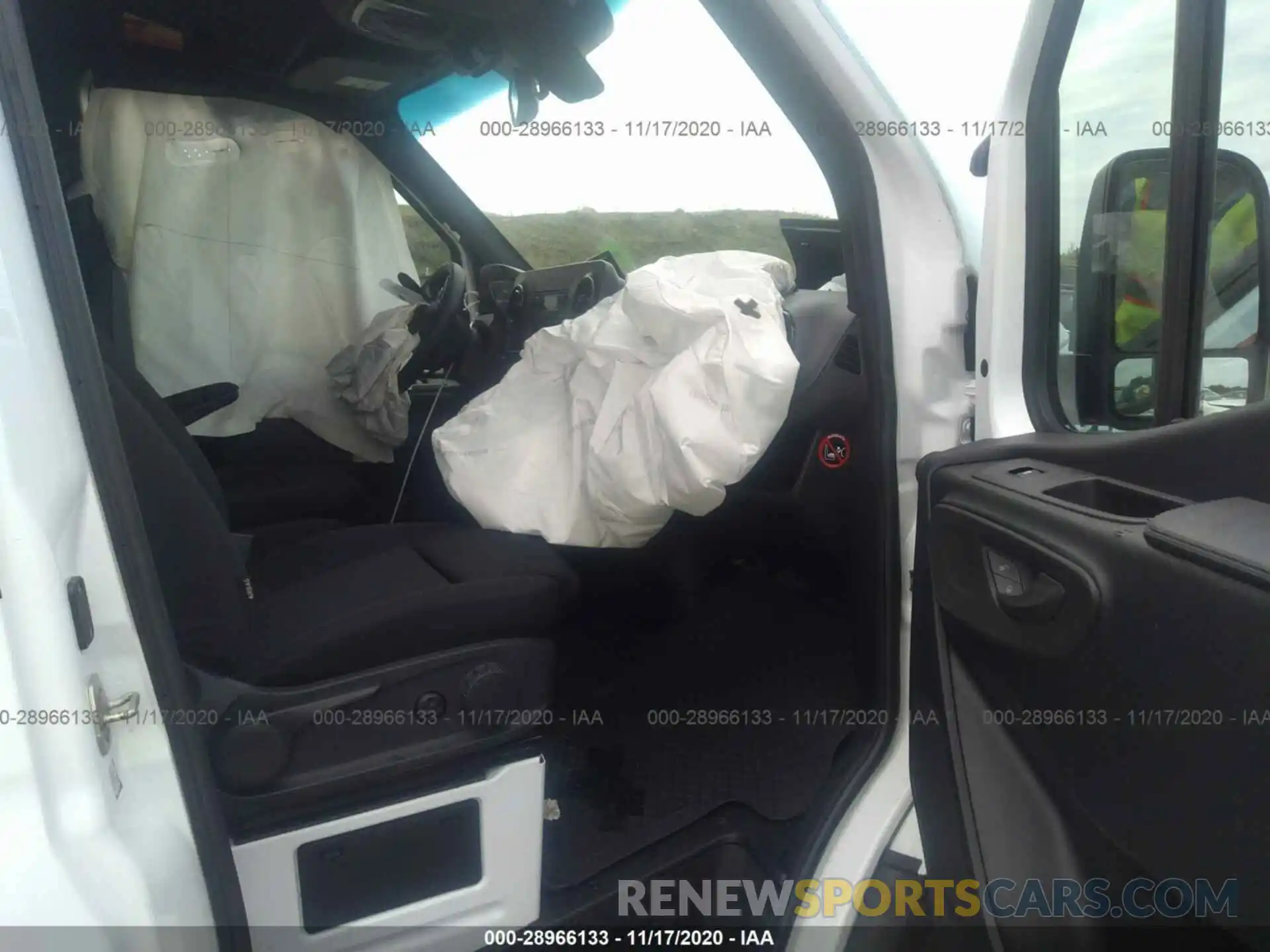 5 Photograph of a damaged car WDZPF1CD0KT000969 MERCEDES-BENZ SPRINTER PASSENGER VAN 2019