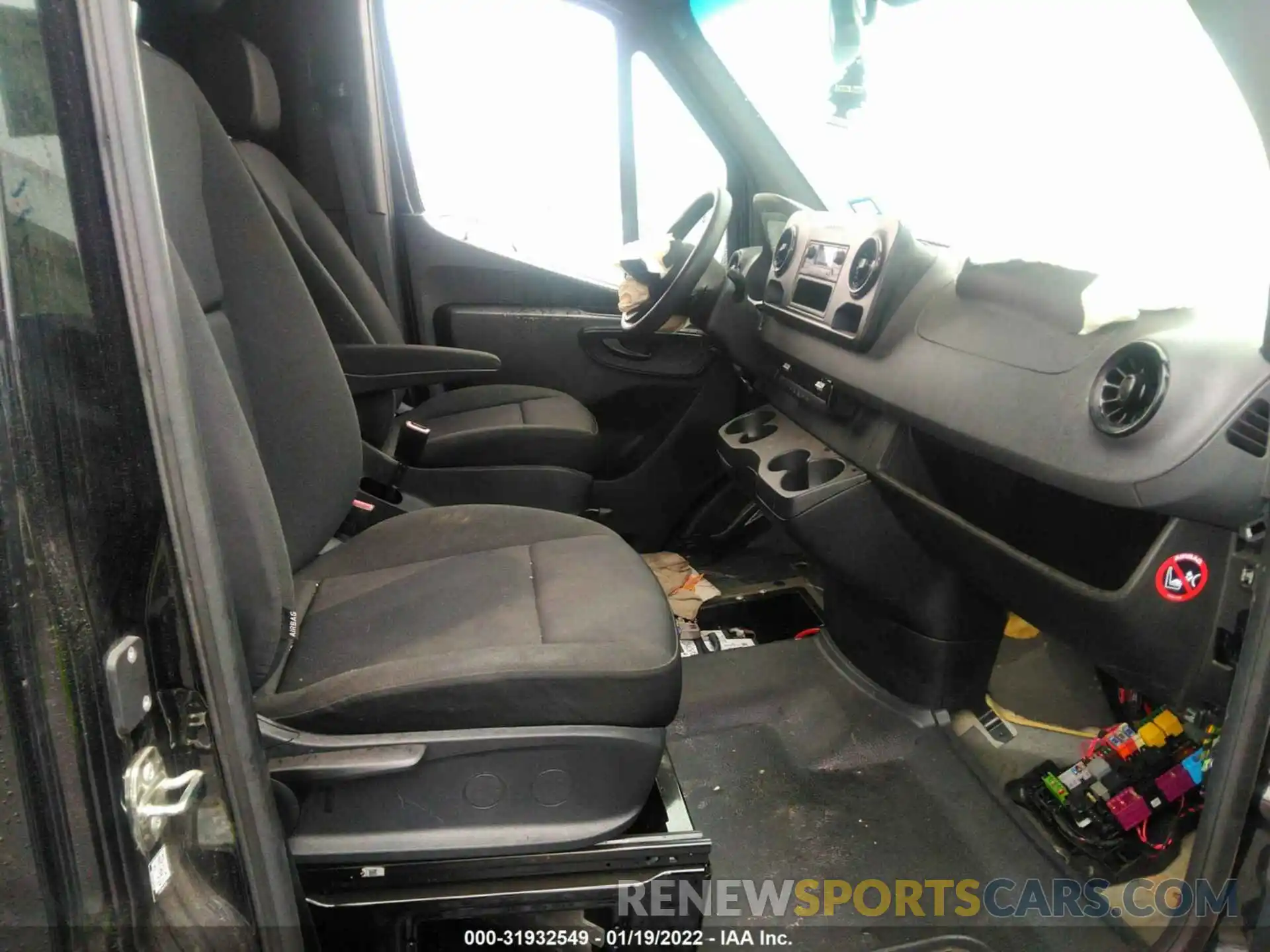 5 Photograph of a damaged car WD4PE7ED3KT015202 MERCEDES-BENZ SPRINTER VAN 2019