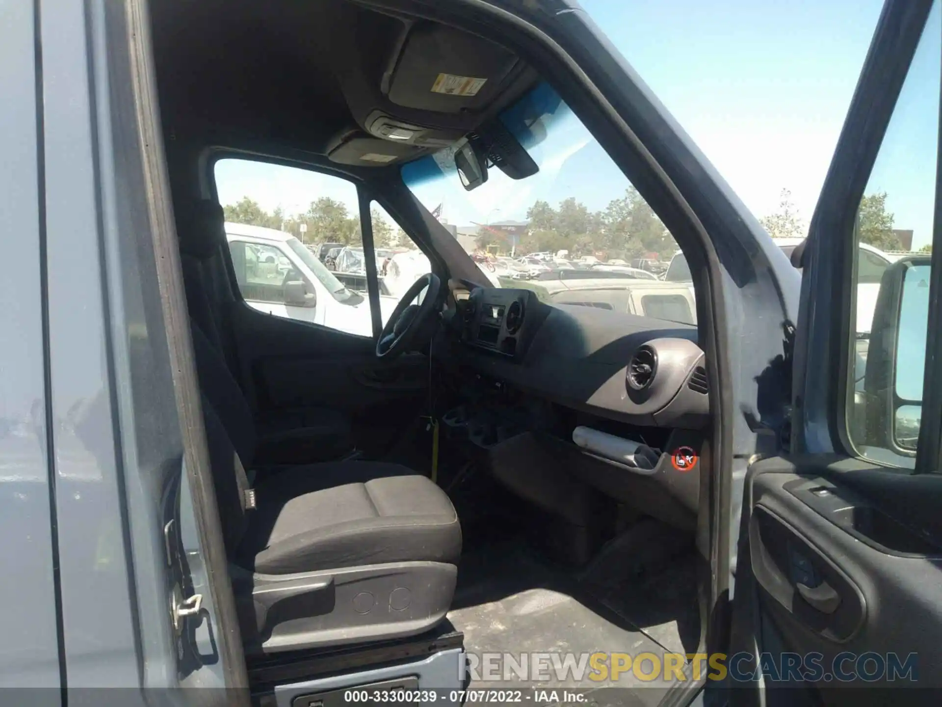 5 Photograph of a damaged car WD4PF0CD1KP048389 MERCEDES-BENZ SPRINTER VAN 2019