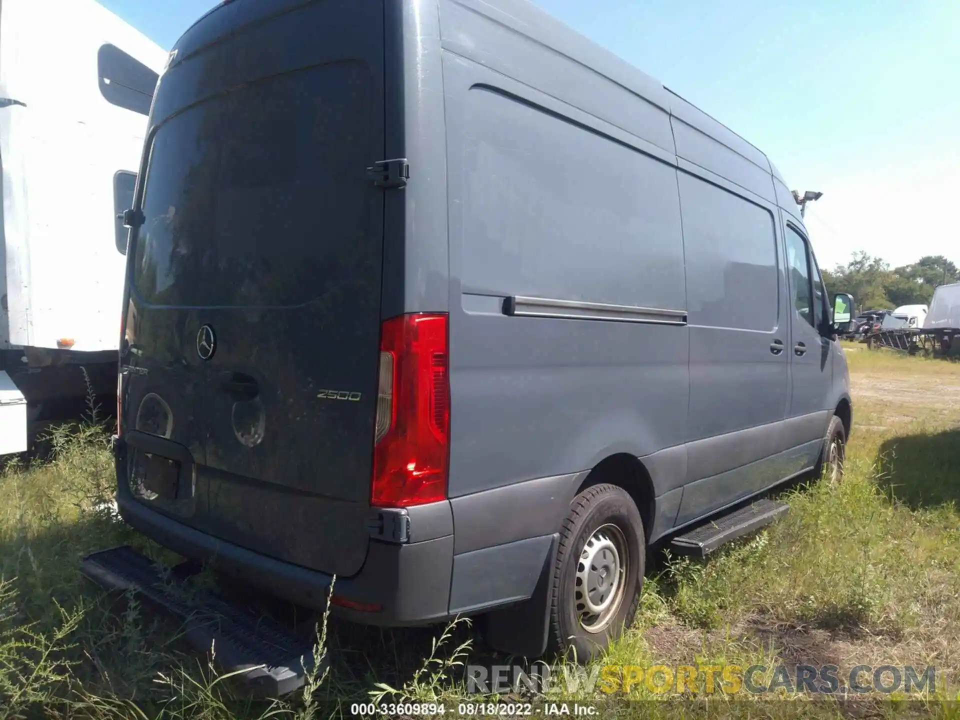 4 Photograph of a damaged car WD4PF0CD2KP042519 MERCEDES-BENZ SPRINTER VAN 2019