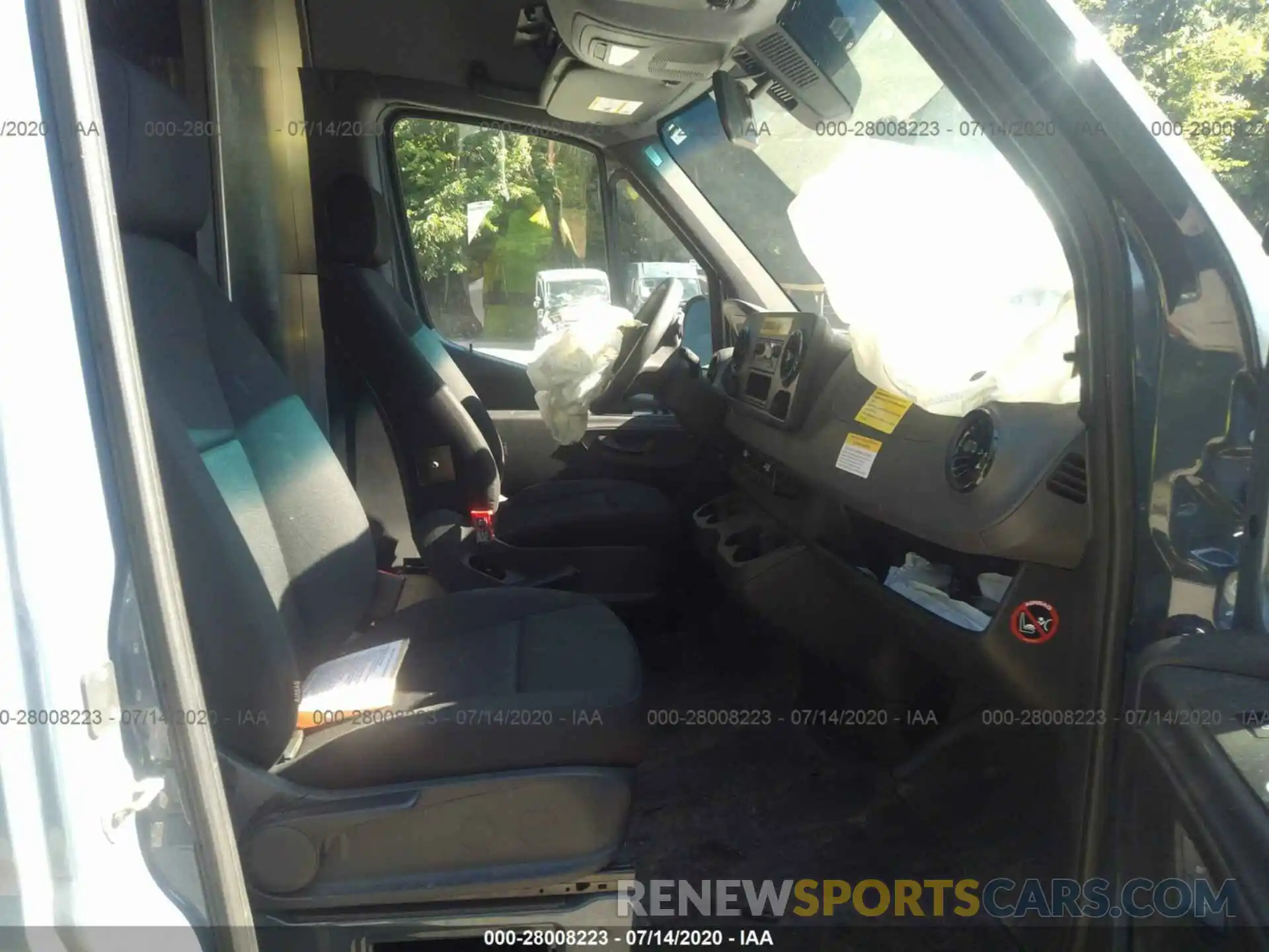 5 Photograph of a damaged car WD4PF0CD2KP092840 MERCEDES-BENZ SPRINTER VAN 2019