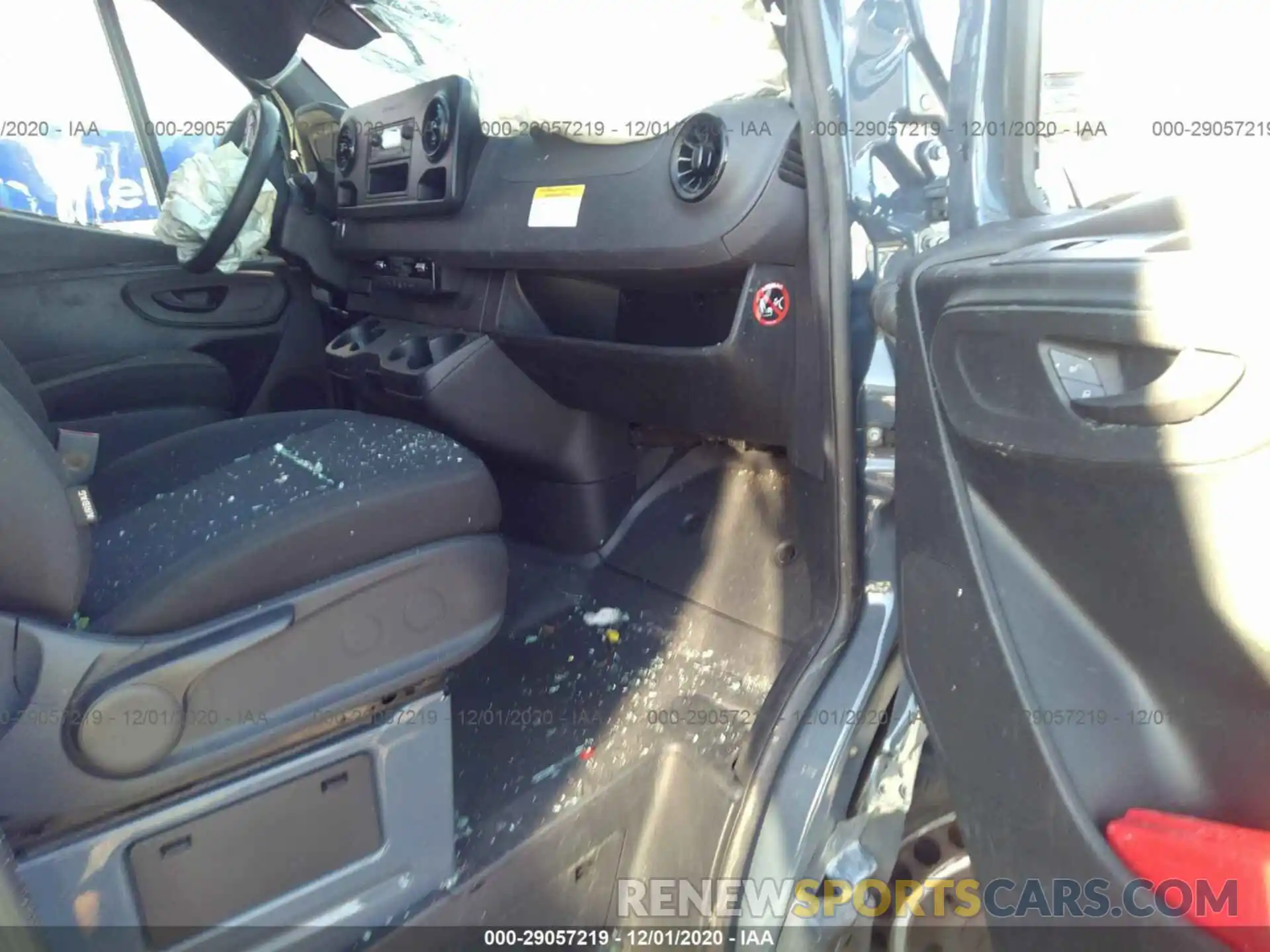 5 Photograph of a damaged car WD4PF0CD4KT004376 MERCEDES-BENZ SPRINTER VAN 2019