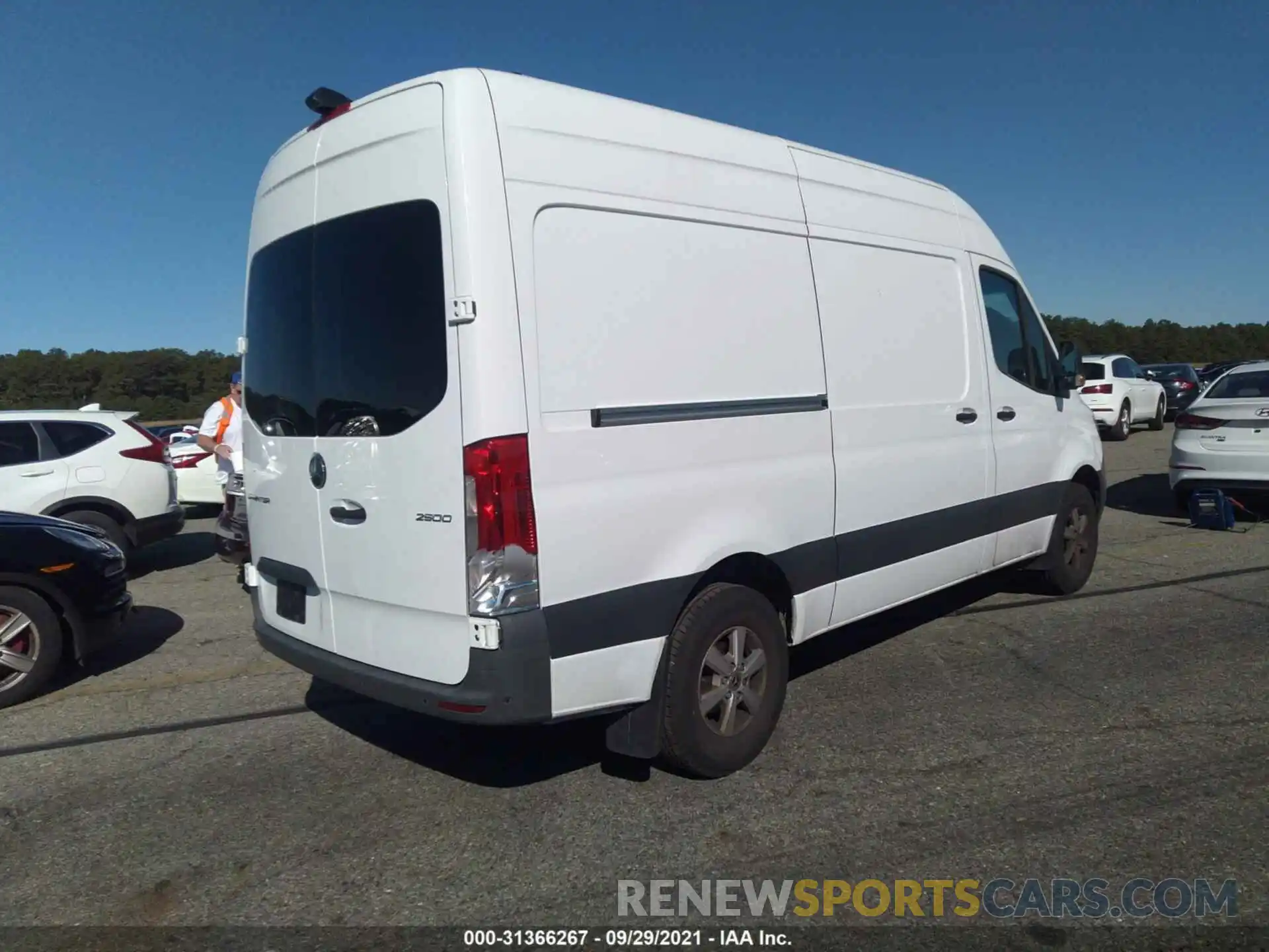 4 Фотография поврежденного автомобиля WD4PF0CD8KT002890 MERCEDES-BENZ SPRINTER VAN 2019