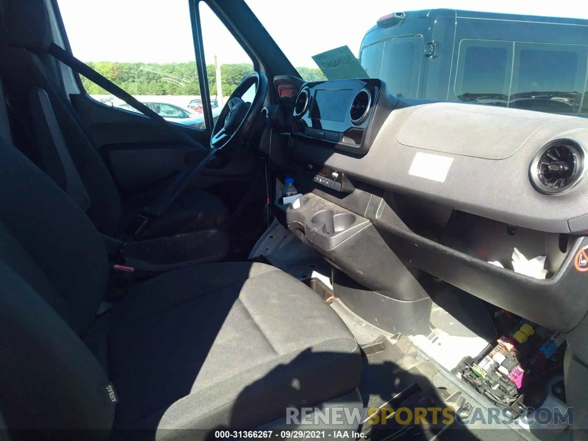 5 Photograph of a damaged car WD4PF0CD8KT002890 MERCEDES-BENZ SPRINTER VAN 2019