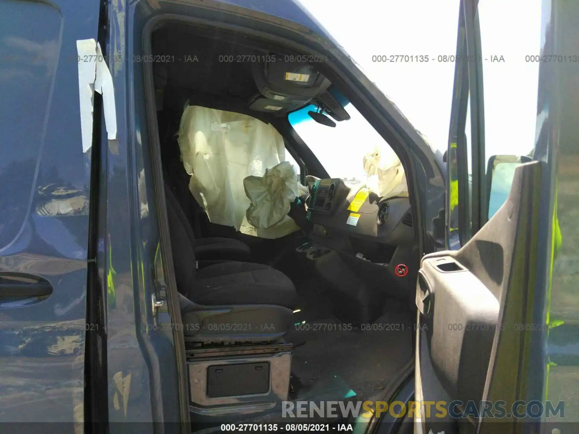 5 Photograph of a damaged car WD4PF1CD0KP131964 MERCEDES-BENZ SPRINTER VAN 2019