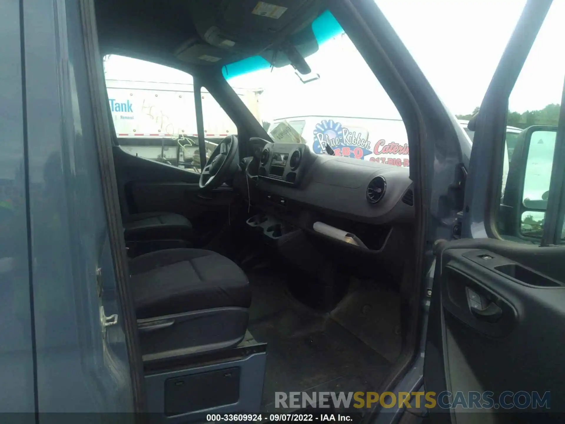 5 Photograph of a damaged car WD4PF1CD9KP122034 MERCEDES-BENZ SPRINTER VAN 2019