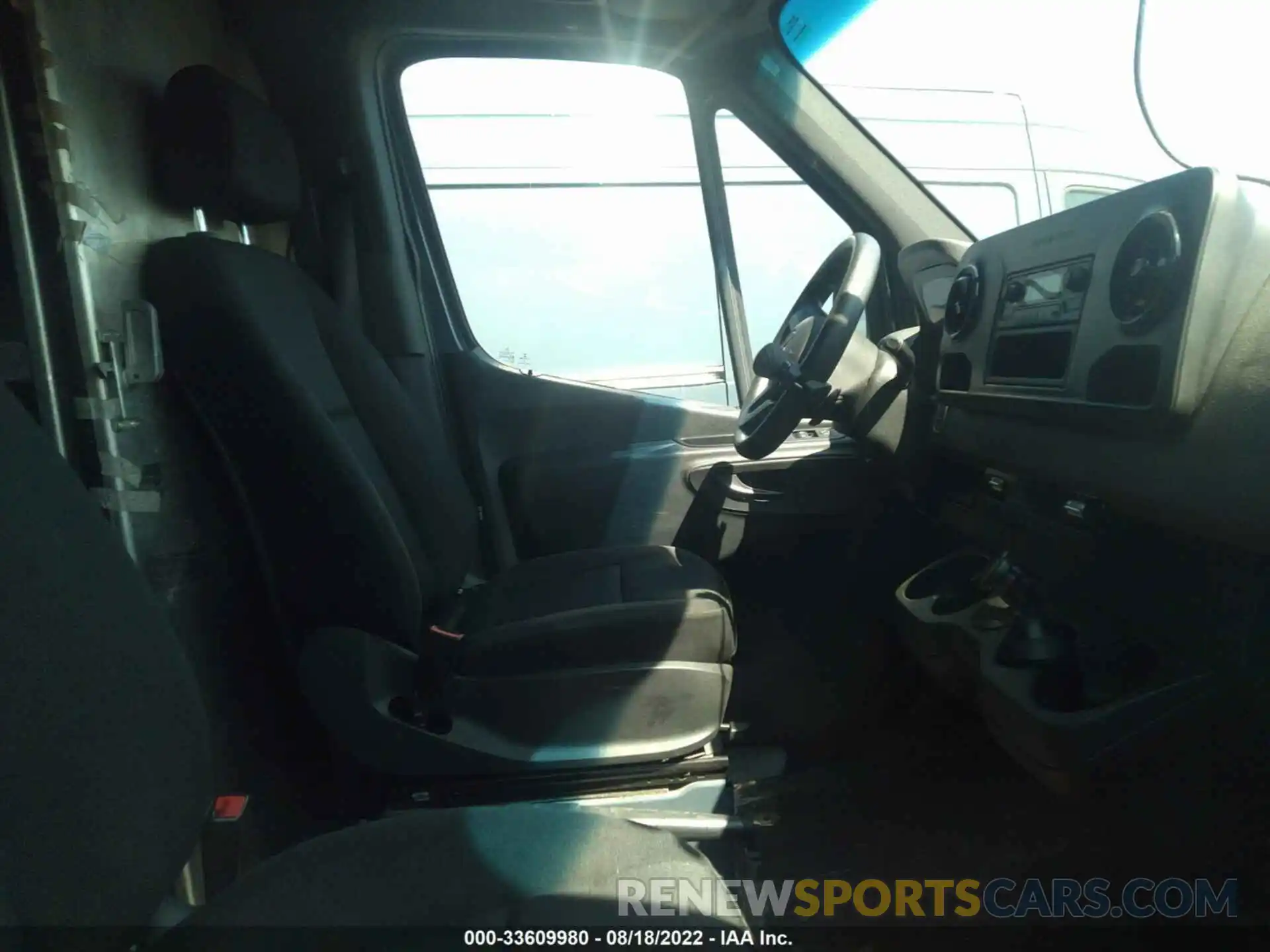 8 Photograph of a damaged car WD4PF1CDXKT012780 MERCEDES-BENZ SPRINTER VAN 2019