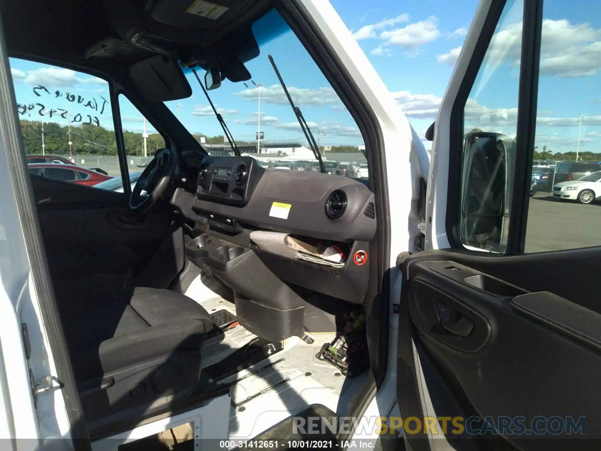 5 Photograph of a damaged car WD4PF1ED1KT008128 MERCEDES-BENZ SPRINTER VAN 2019