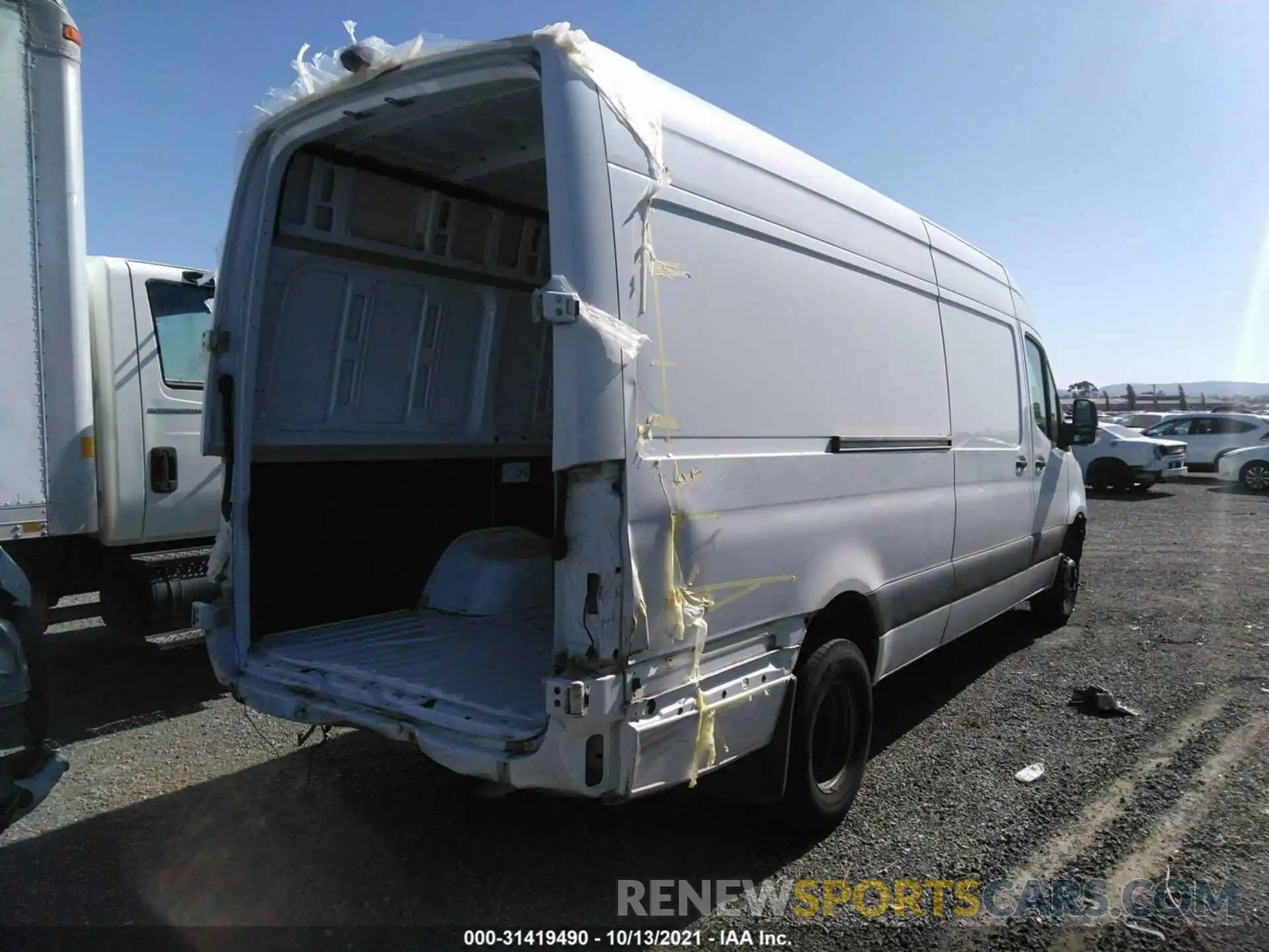 4 Фотография поврежденного автомобиля WD4PF4CD0KT000641 MERCEDES-BENZ SPRINTER VAN 2019