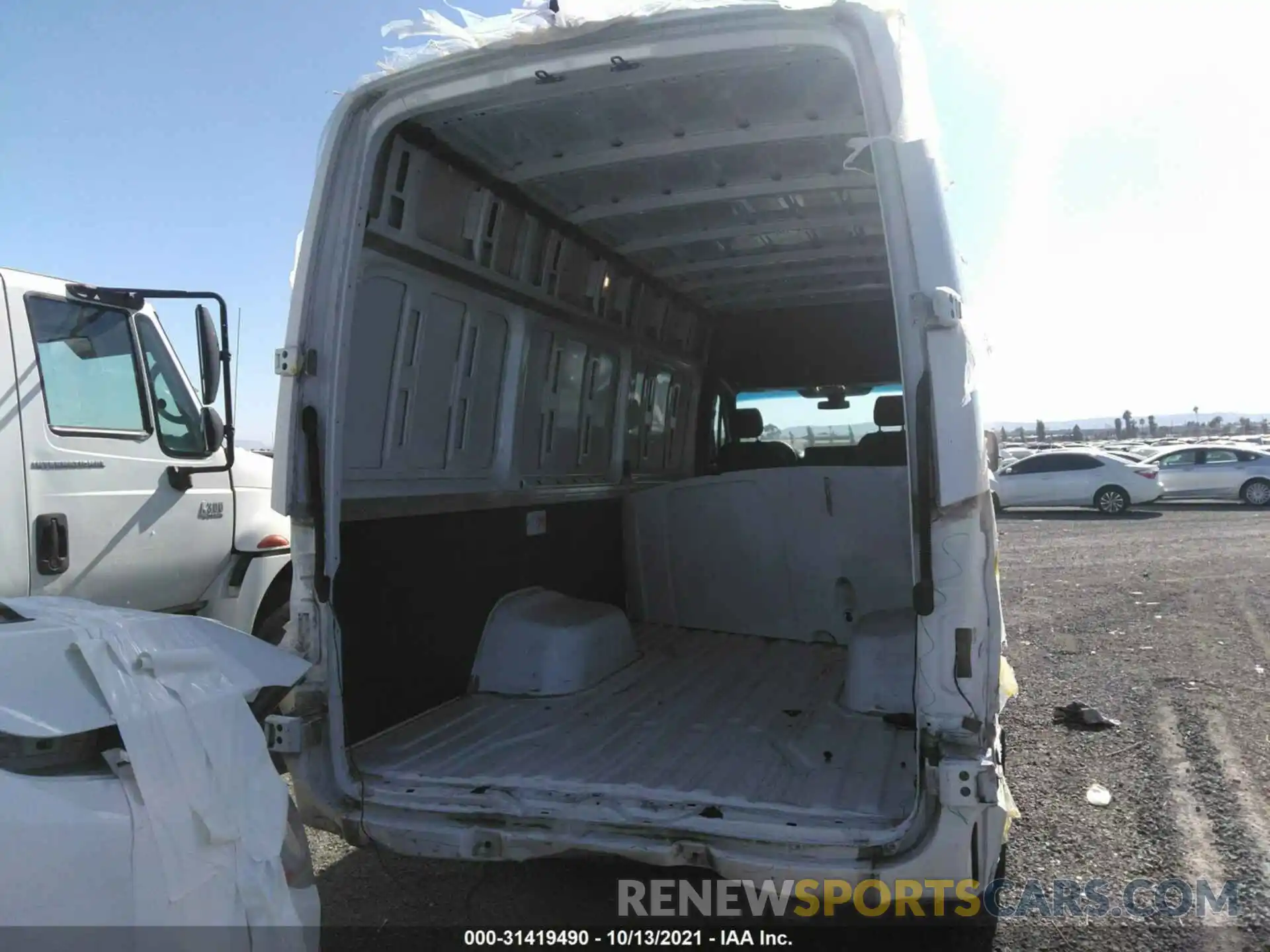 8 Photograph of a damaged car WD4PF4CD0KT000641 MERCEDES-BENZ SPRINTER VAN 2019