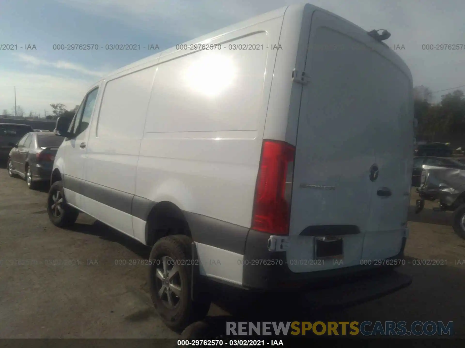 3 Фотография поврежденного автомобиля W1W4EBVY6LT022024 MERCEDES-BENZ SPRINTER VAN 2020