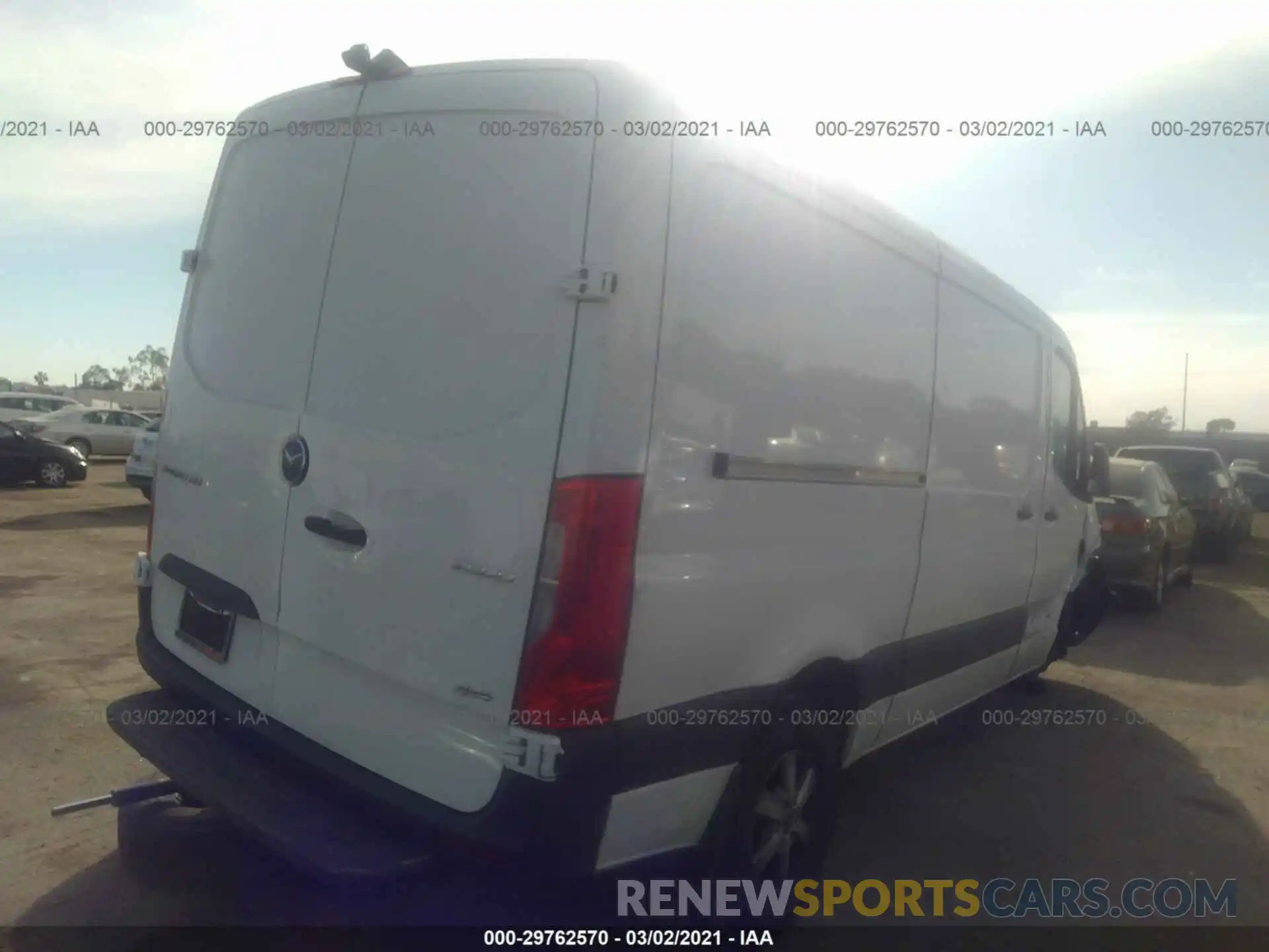 4 Фотография поврежденного автомобиля W1W4EBVY6LT022024 MERCEDES-BENZ SPRINTER VAN 2020