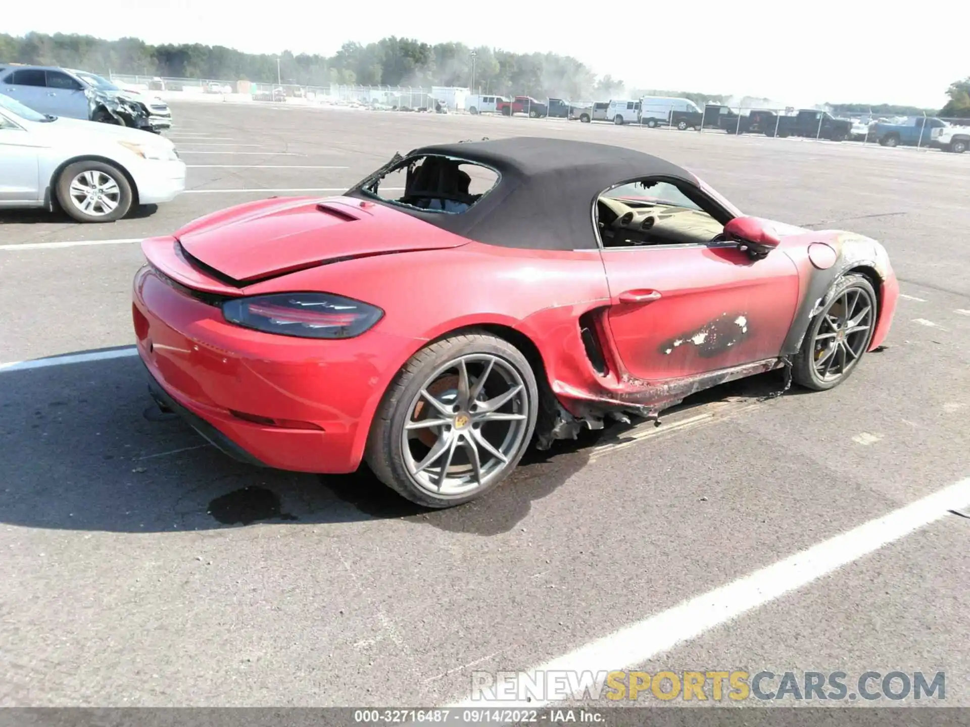 4 Photograph of a damaged car WP0CA2A82KS211492 PORSCHE 718 BOXSTER 2019