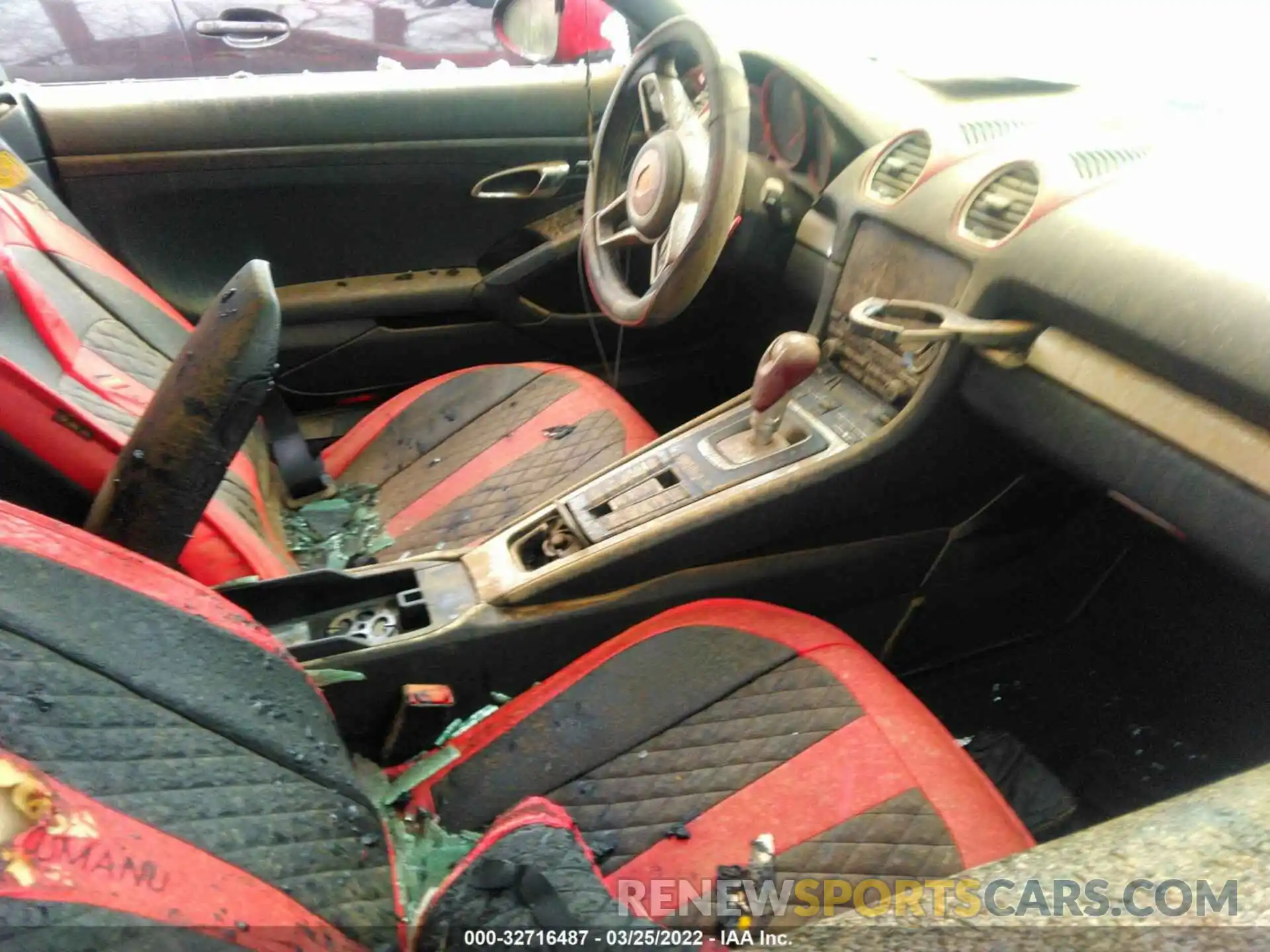 5 Photograph of a damaged car WP0CA2A82KS211492 PORSCHE 718 BOXSTER 2019