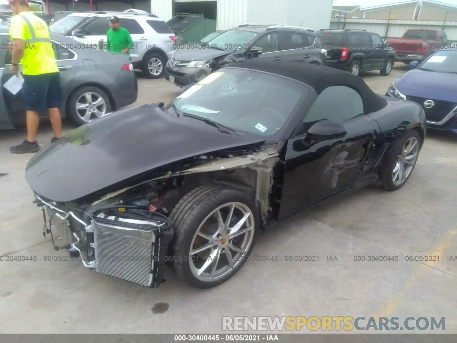 2 Фотография поврежденного автомобиля WP0CA2A86KS211379 PORSCHE 718 BOXSTER 2019