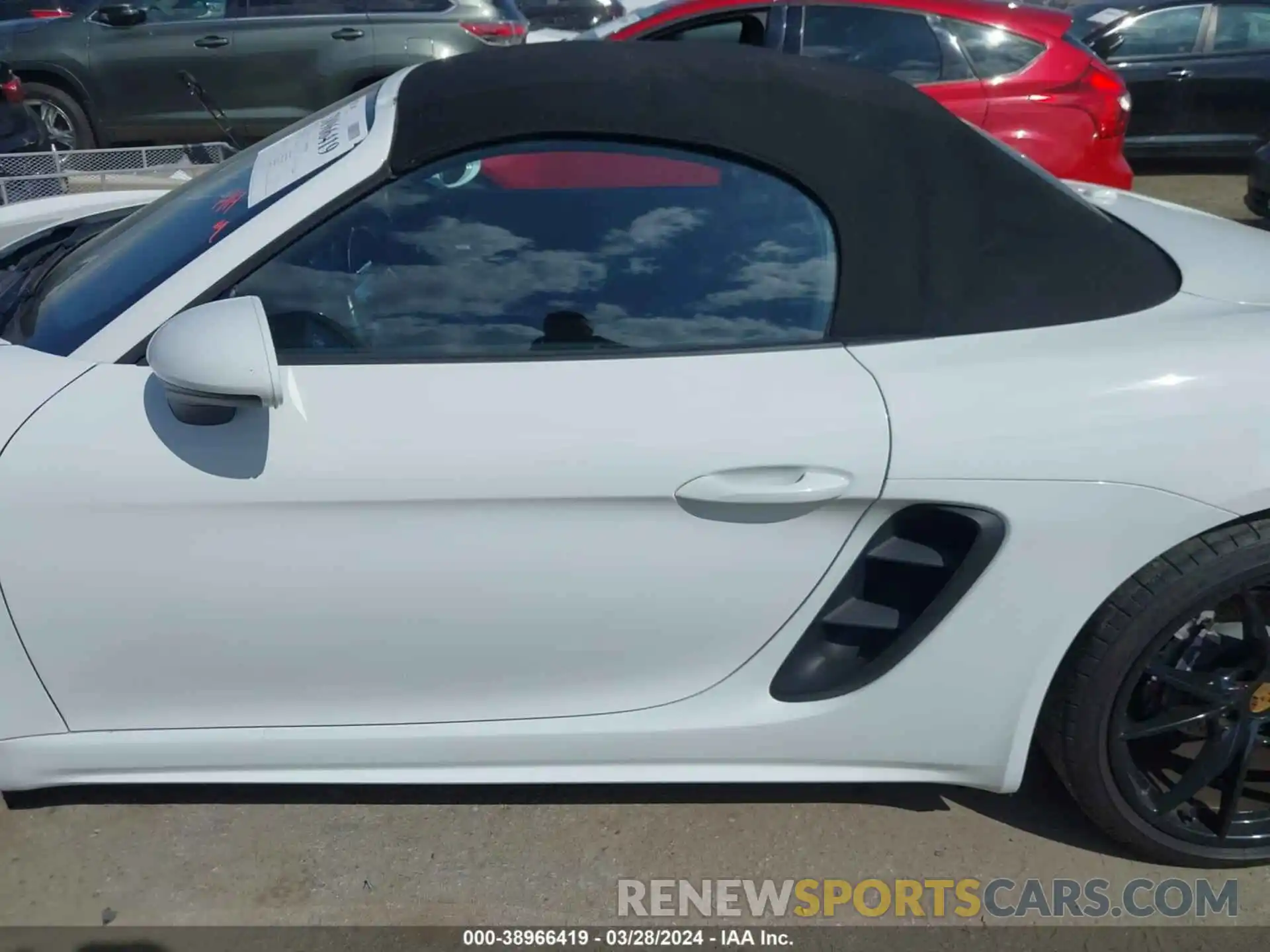 15 Photograph of a damaged car WP0CA2A89KS211313 PORSCHE 718 BOXSTER 2019