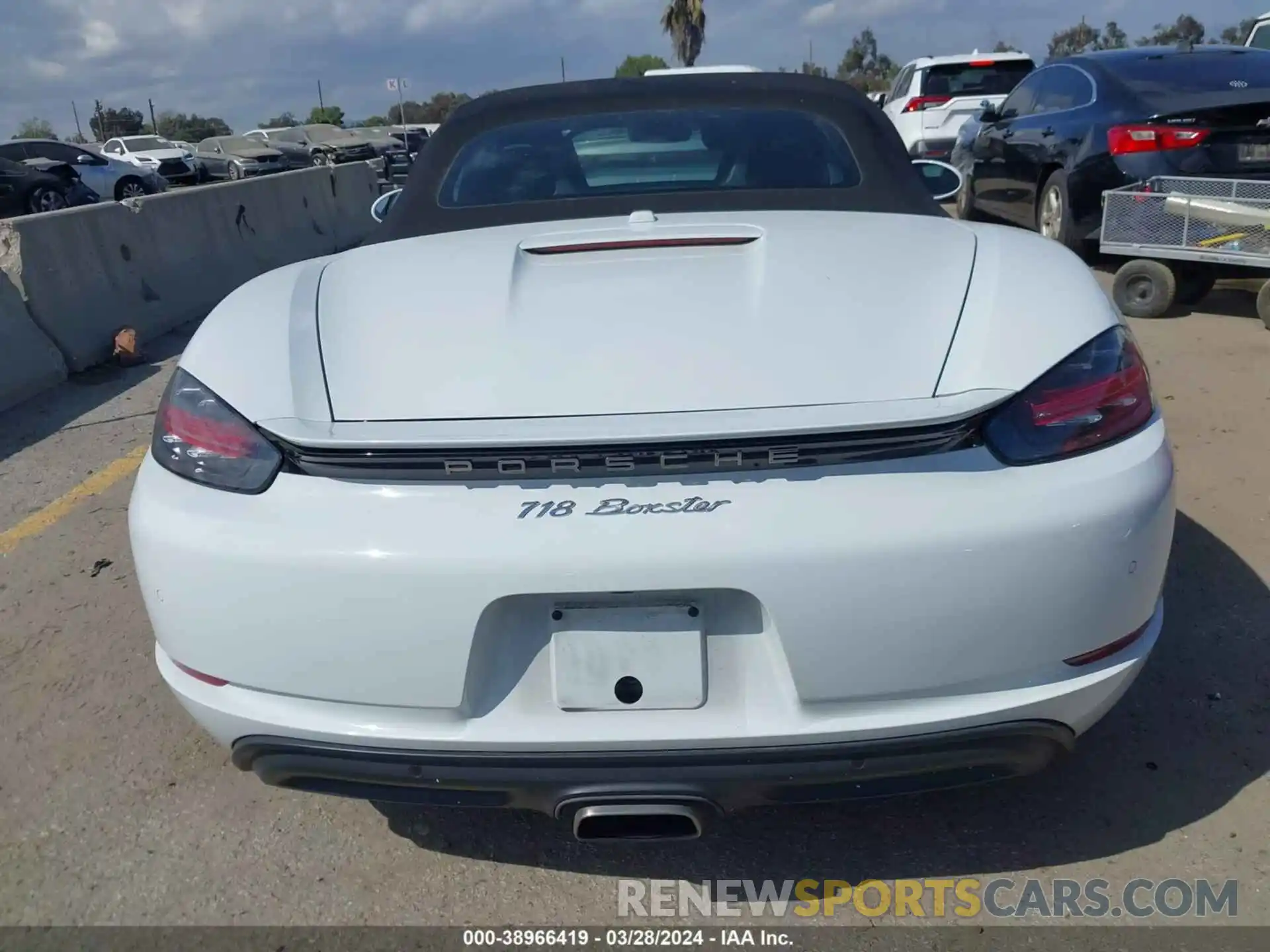 17 Photograph of a damaged car WP0CA2A89KS211313 PORSCHE 718 BOXSTER 2019