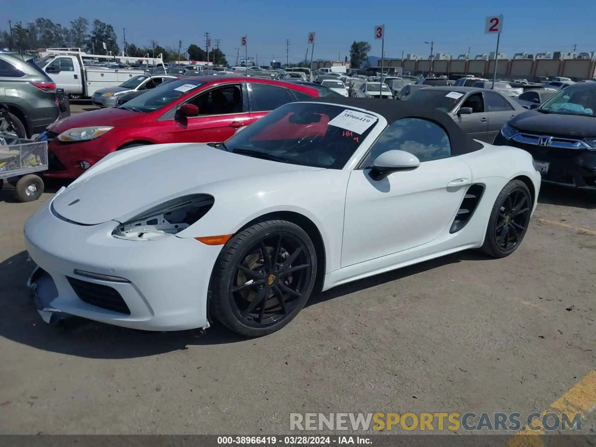 2 Фотография поврежденного автомобиля WP0CA2A89KS211313 PORSCHE 718 BOXSTER 2019