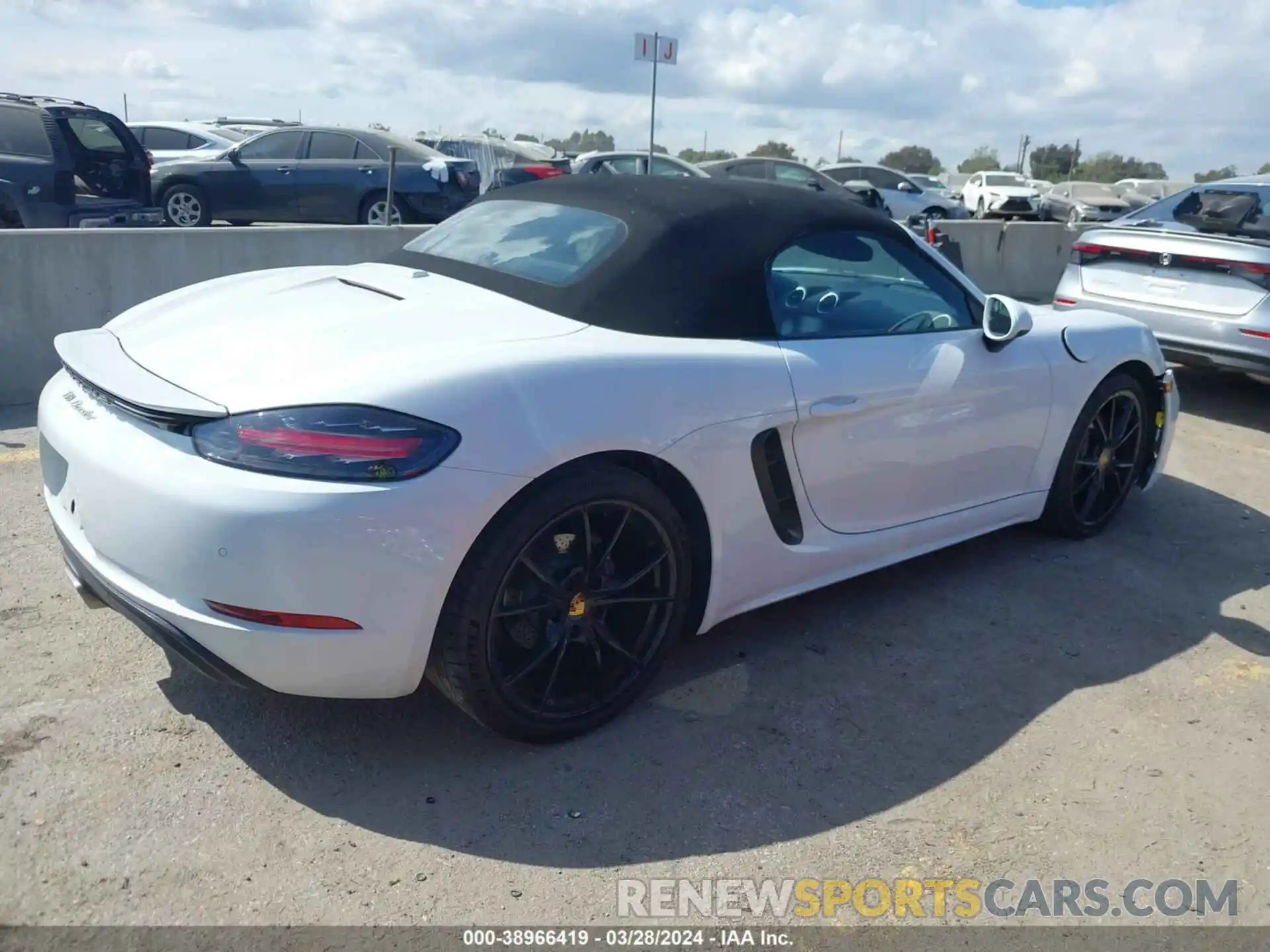 4 Photograph of a damaged car WP0CA2A89KS211313 PORSCHE 718 BOXSTER 2019