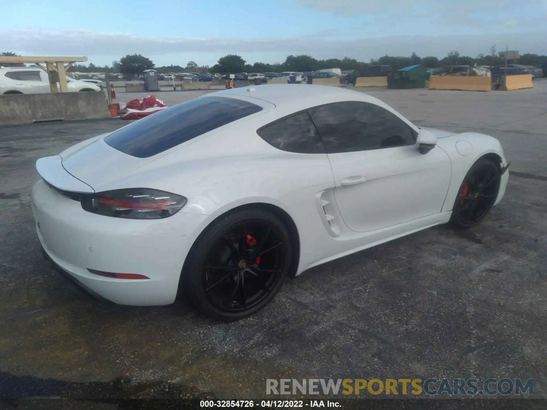 4 Photograph of a damaged car WP0AA2A85LK260906 PORSCHE 718 CAYMAN 2020