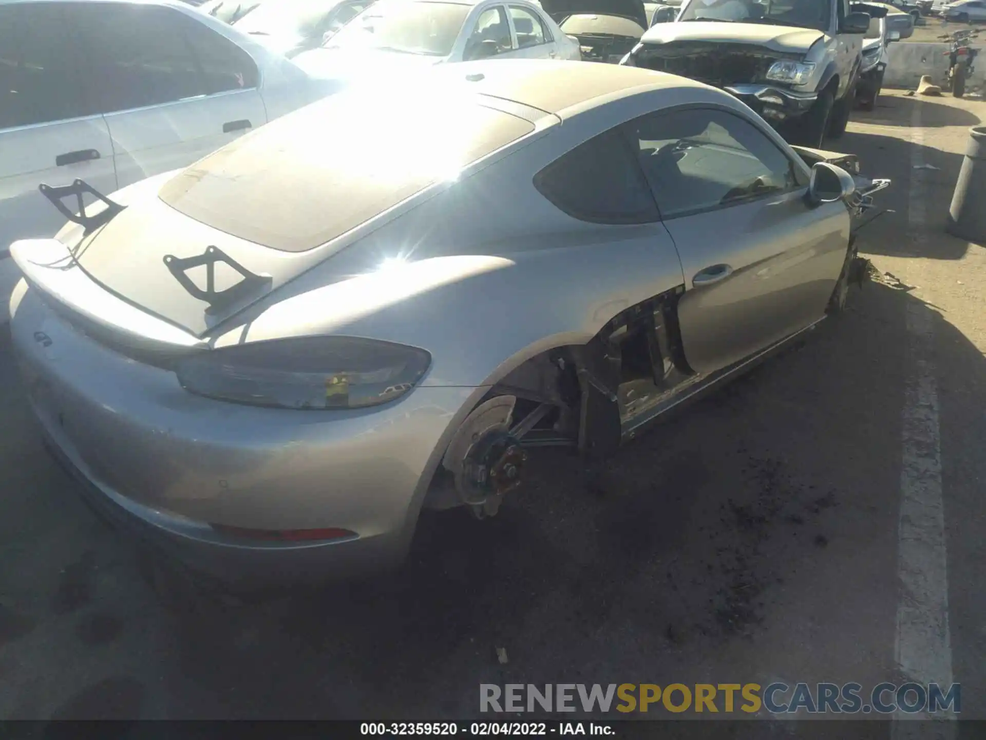 4 Photograph of a damaged car WP0AC2A82LK289466 PORSCHE 718 CAYMAN 2020