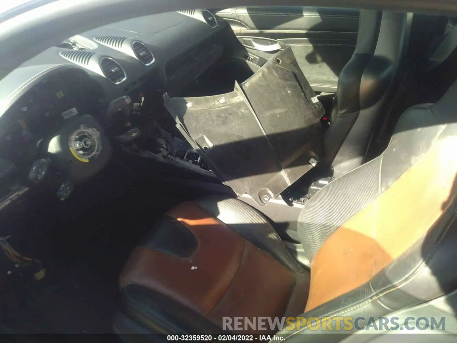 8 Photograph of a damaged car WP0AC2A82LK289466 PORSCHE 718 CAYMAN 2020